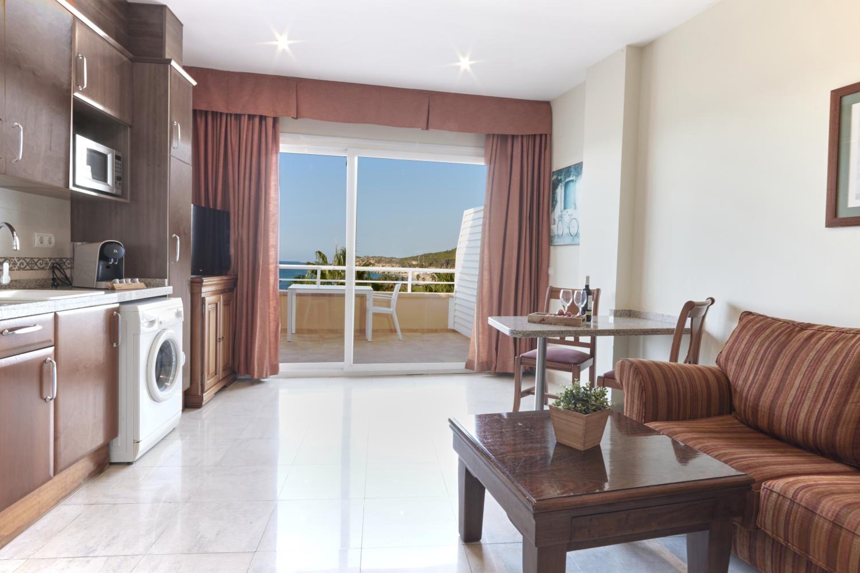 Apartment with Sea View - Photo 2