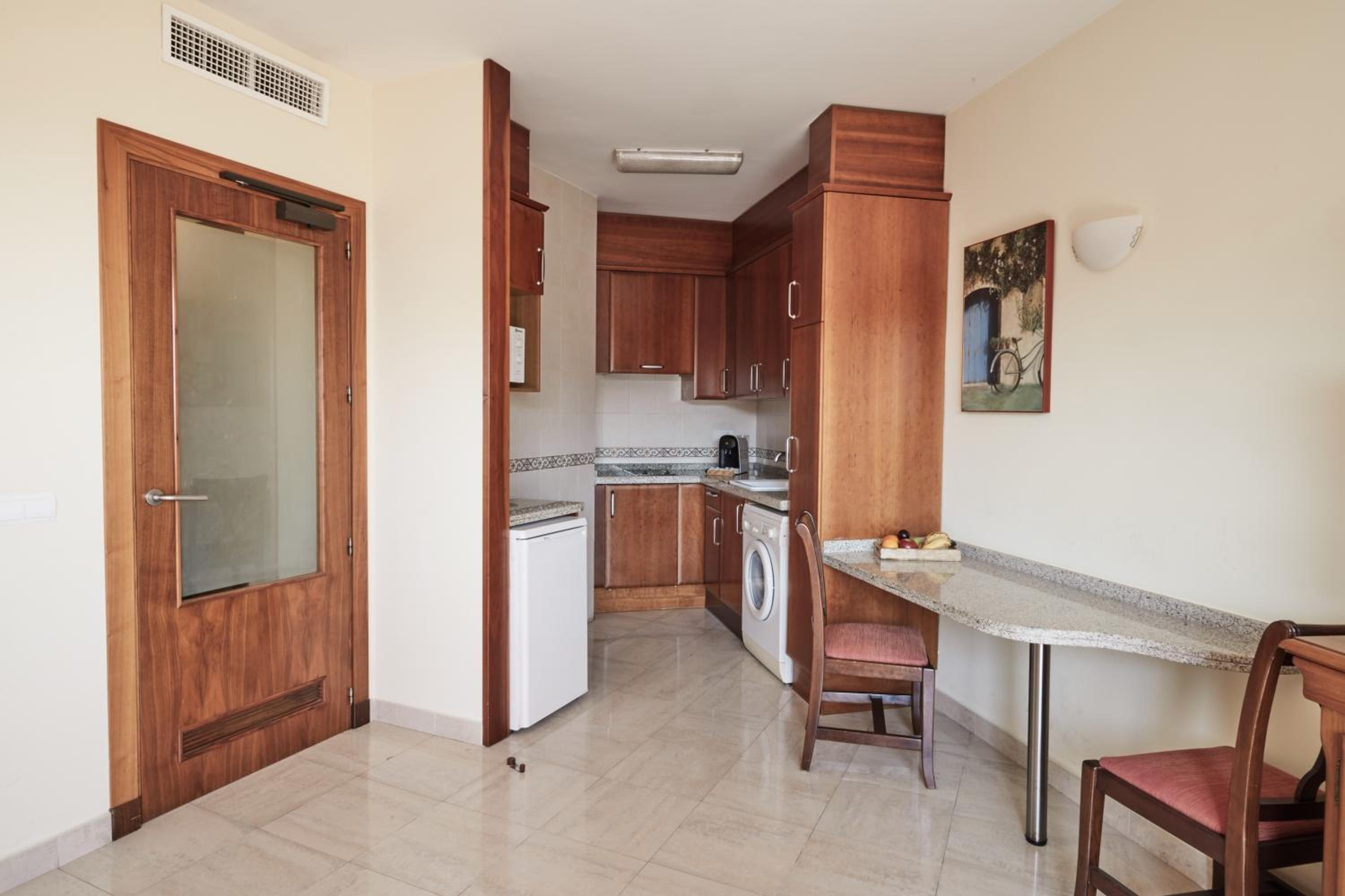 Studio with Pool View (2 Adults) - Photo 3