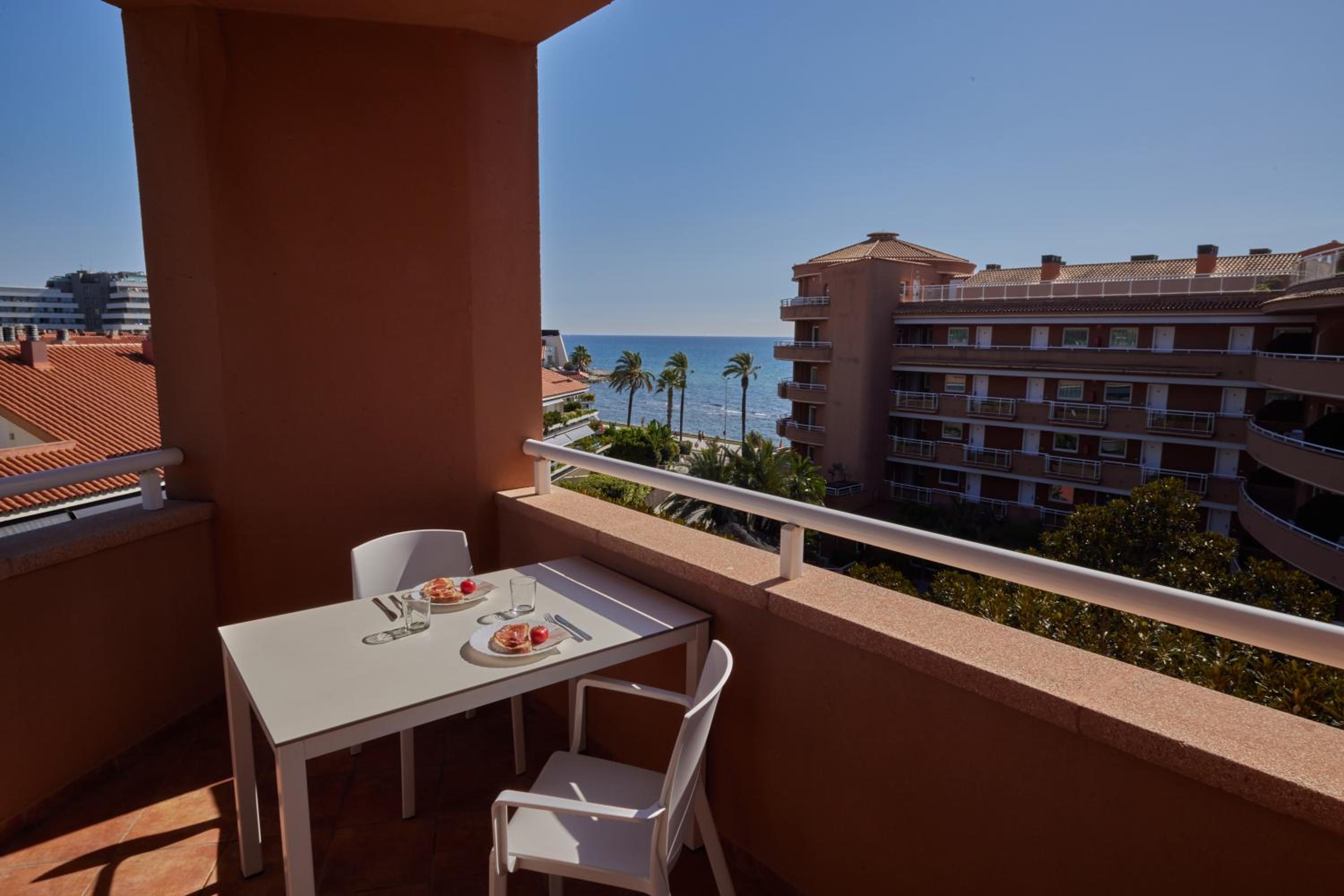 Studio with Pool View (2 Adults) - Photo 4