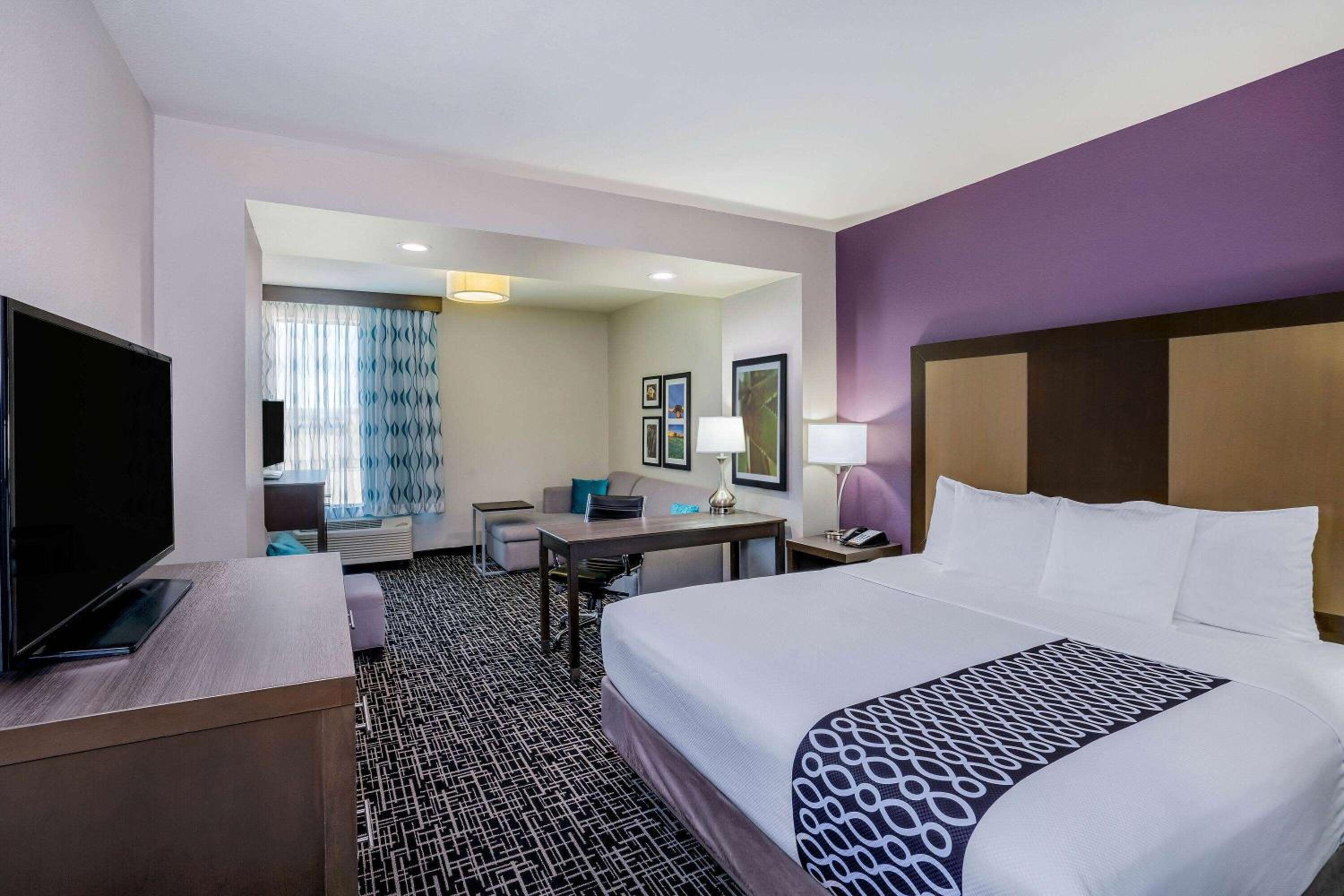 Executive King Room with Sofa Bed photo 1