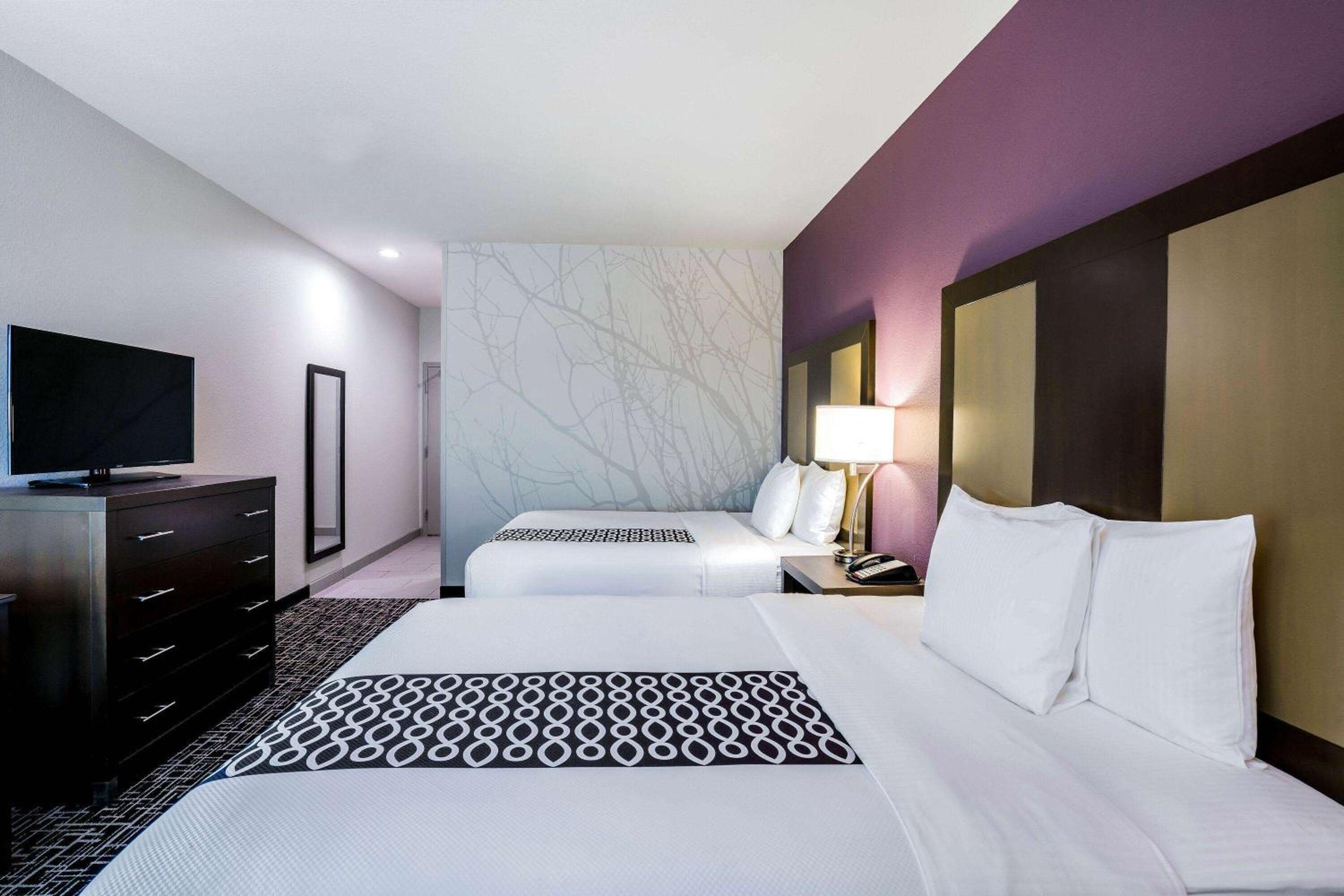 Queen Room with Two Queen Beds photo 1