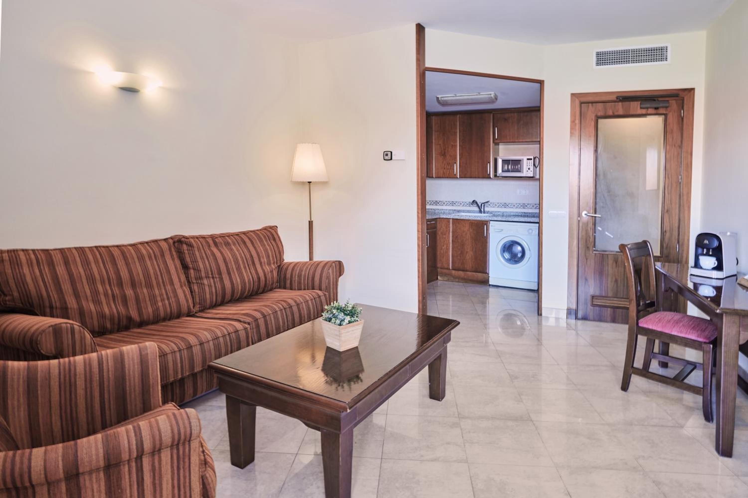Apartment with Pool View  - Photo 2
