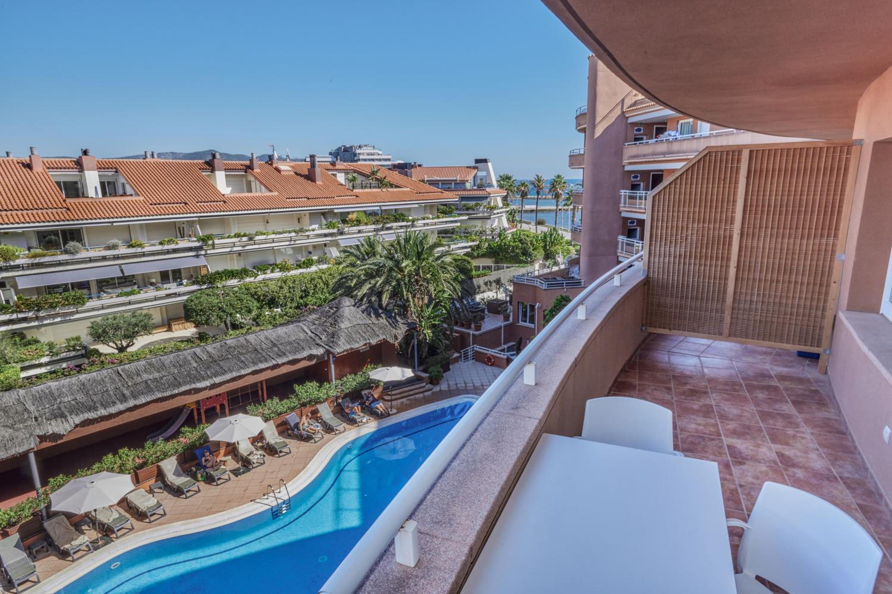 Apartment with Pool View  - Photo 4