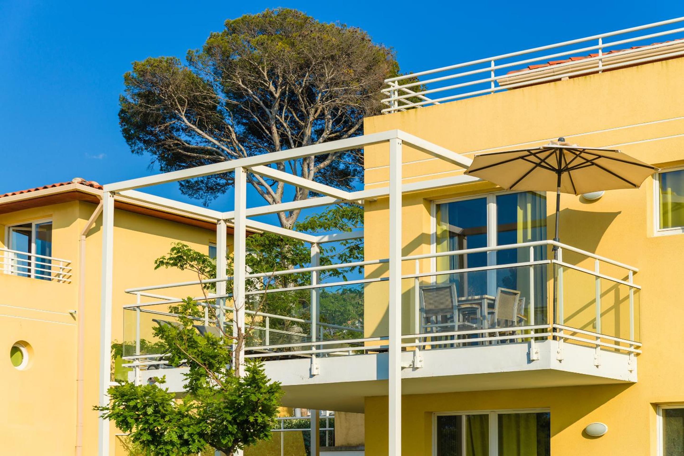 Two-Bedroom Duplex Apartment with Air Conditioning (6 Adults)