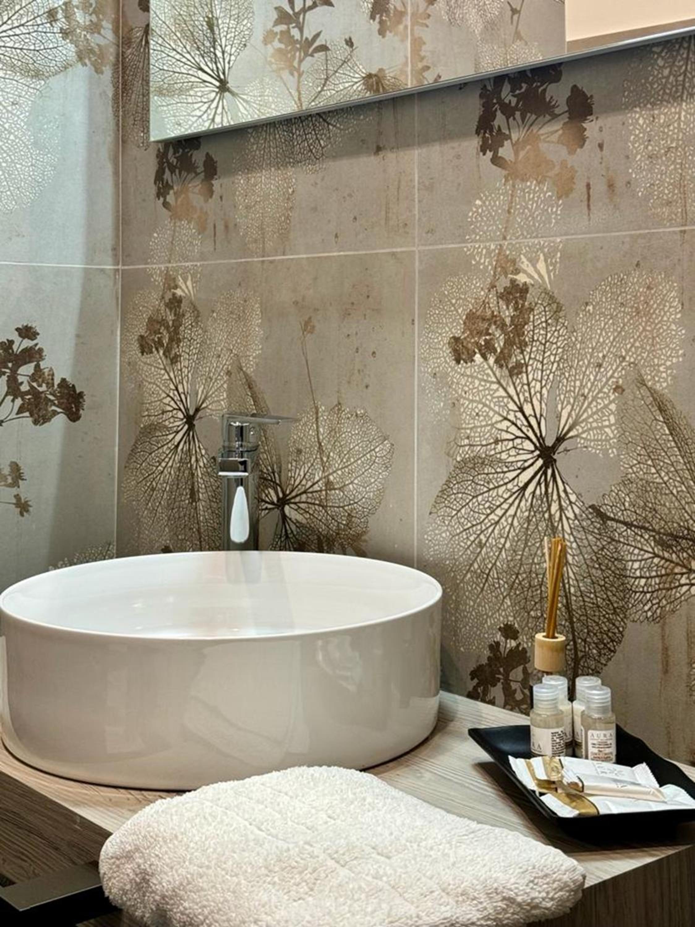 King Room with Spa Bath - Photo 9