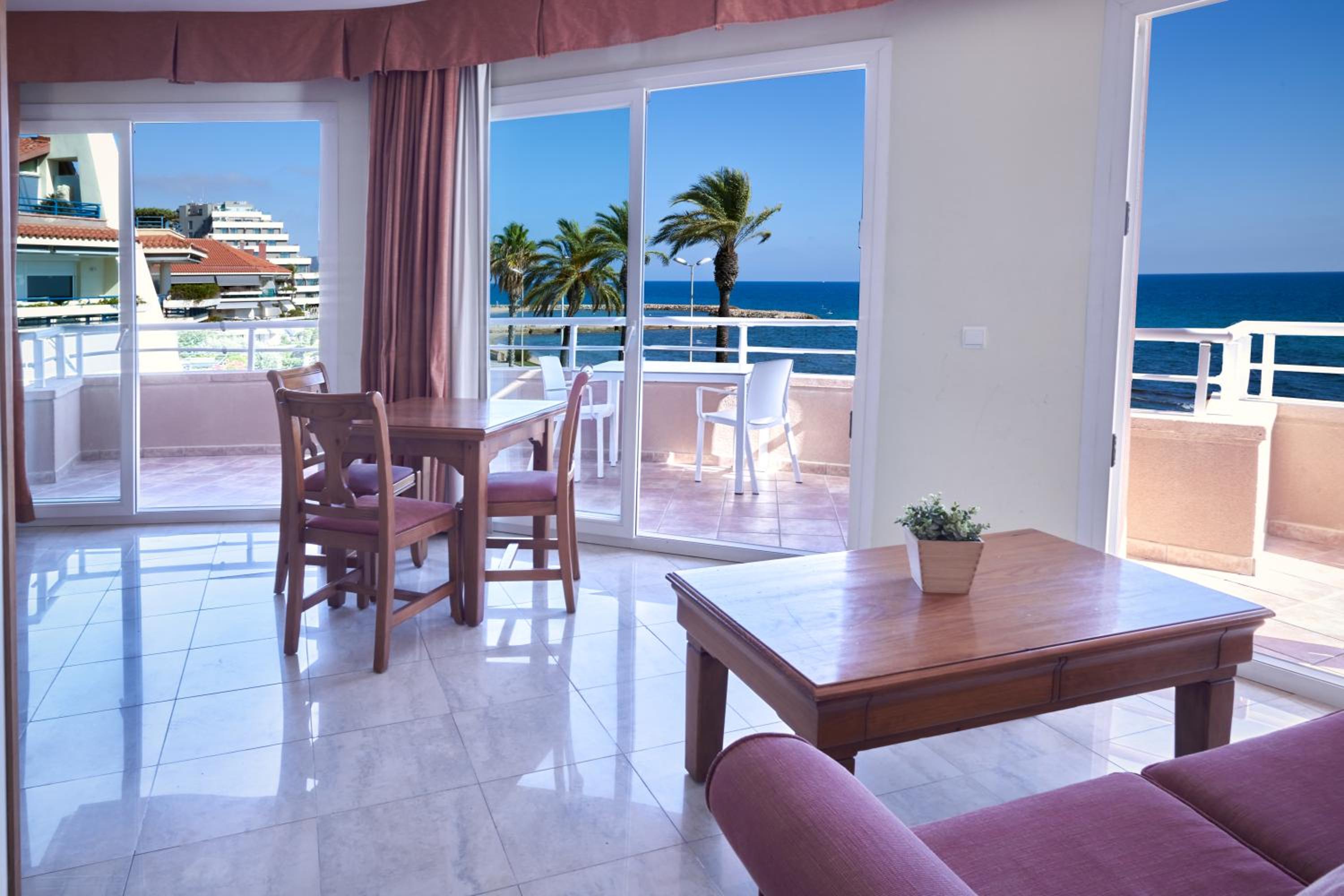 Superior Apartment with Sea View - Photo 3