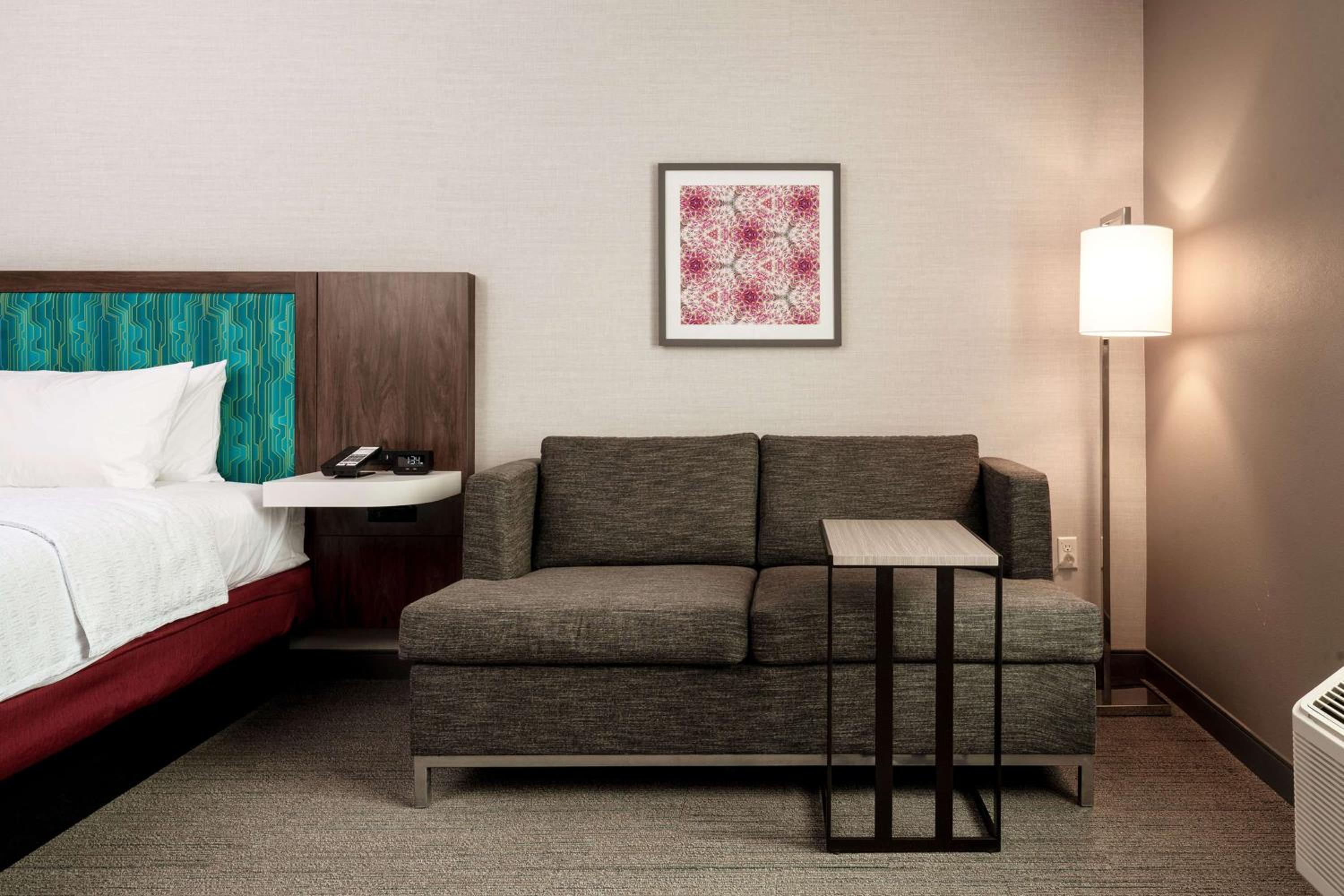 King Room with Sofa Bed - Photo 6
