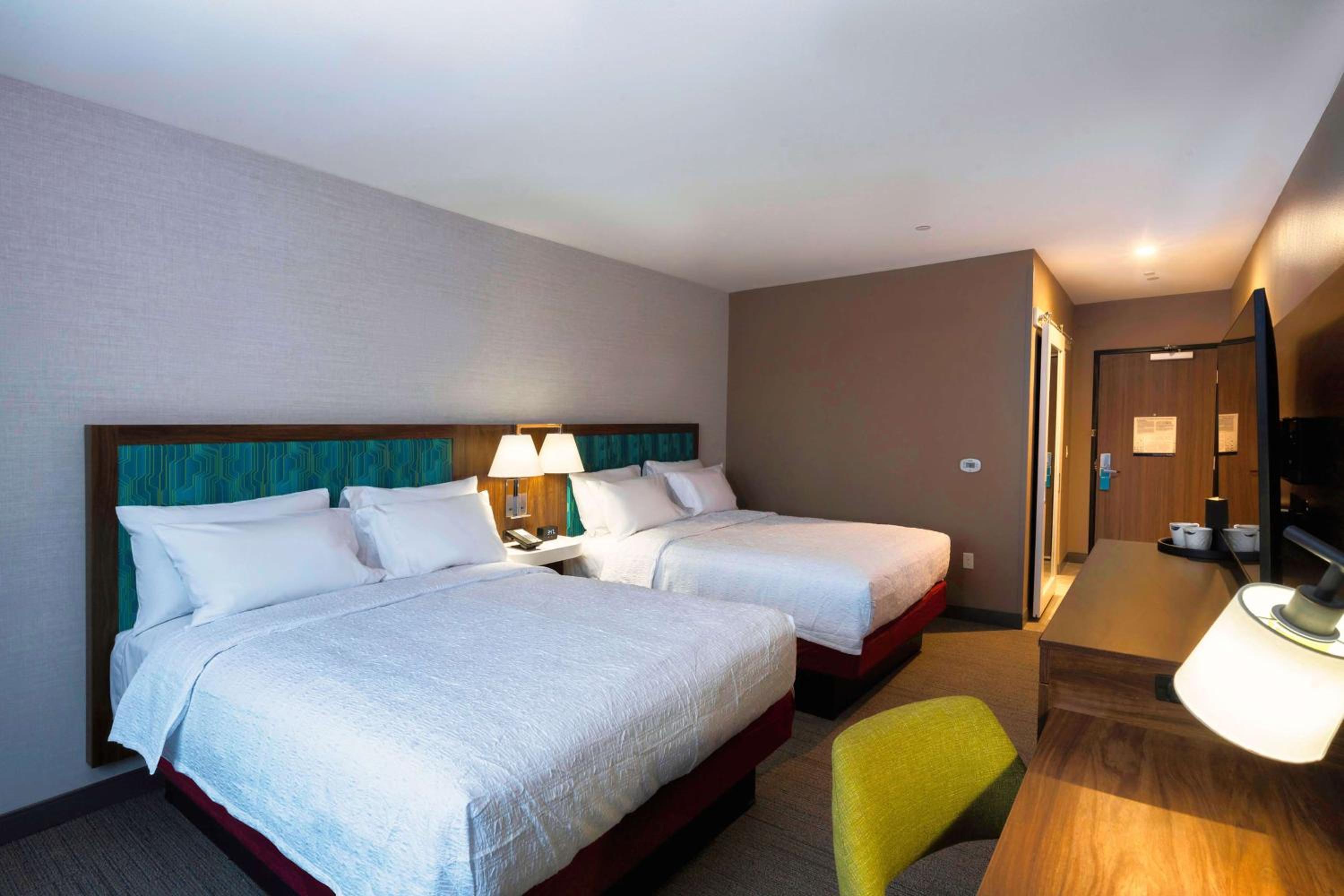 Queen Room with Two Queen Beds - Photo 6