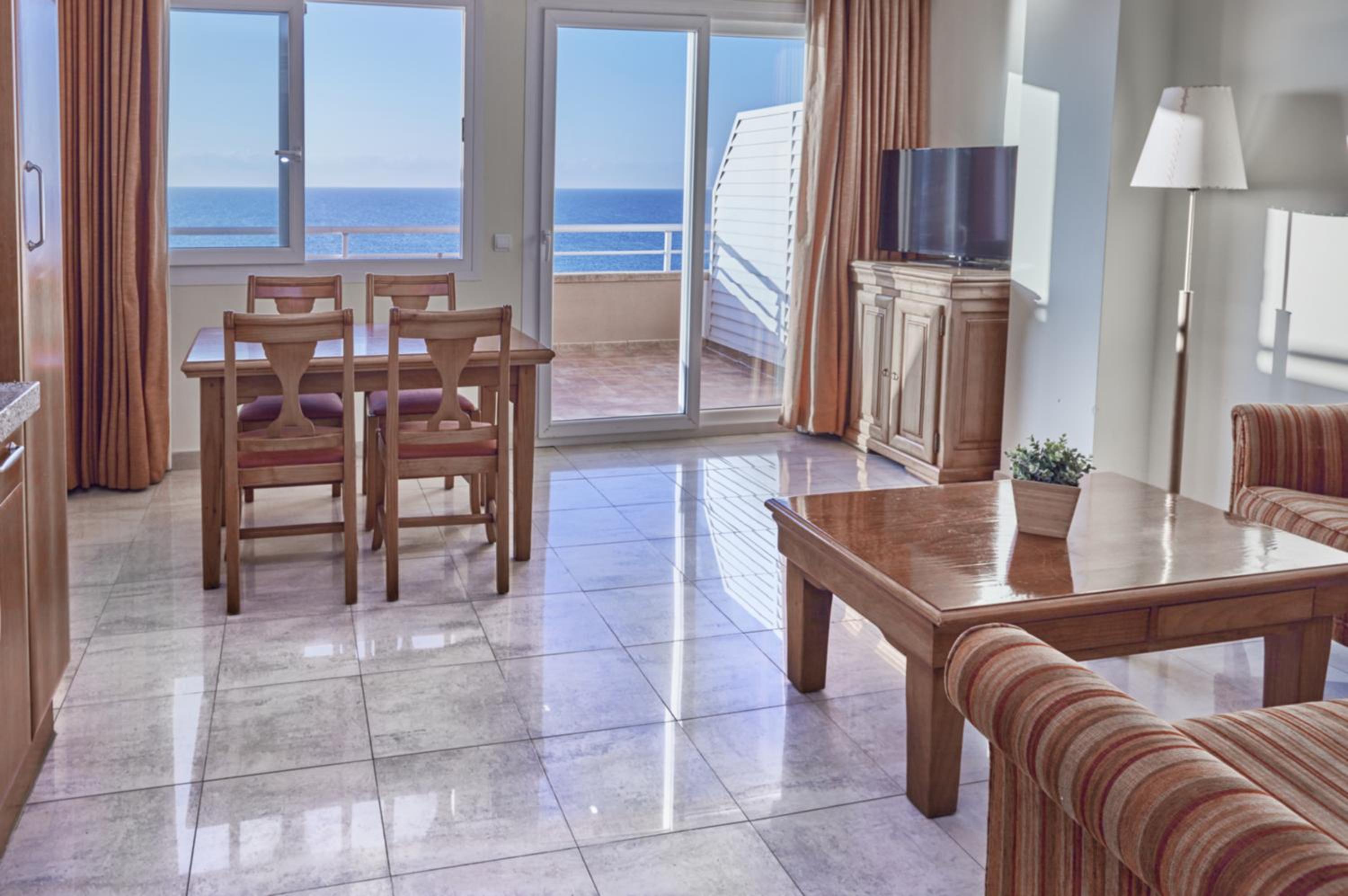 One-Bedroom Apartment with Sea View - Photo 2