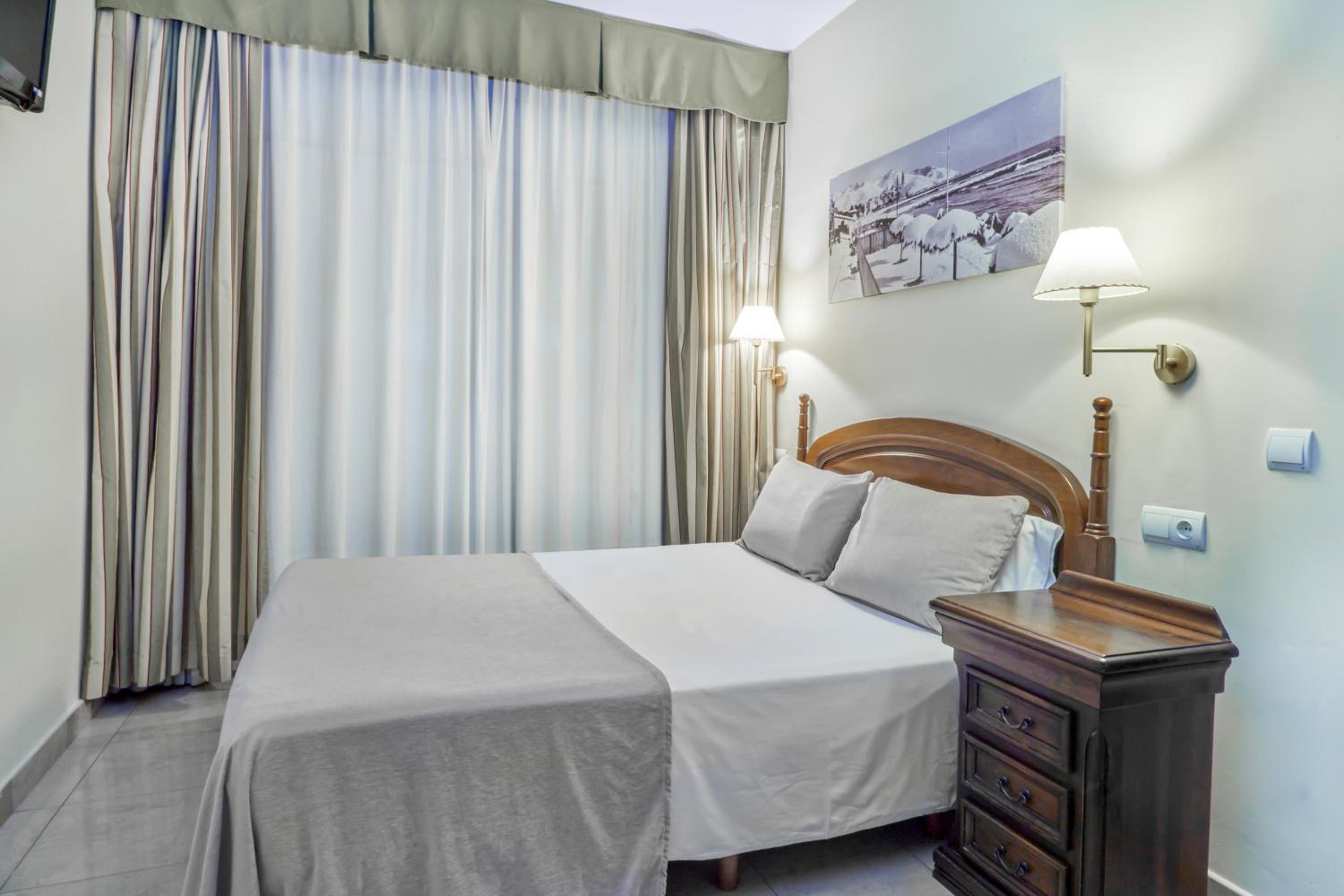 One-Bedroom Apartment with Sea View - Photo 1