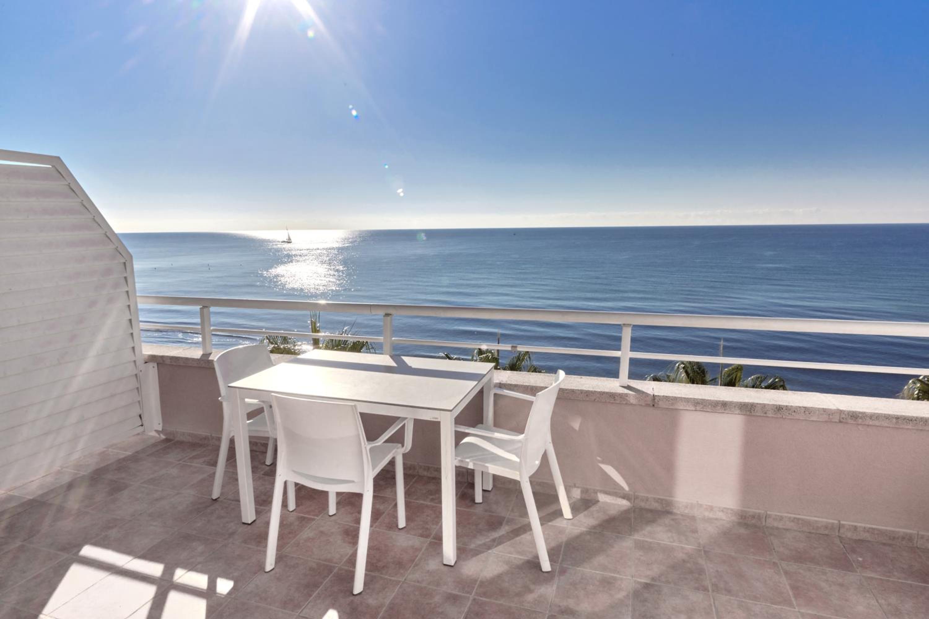 One-Bedroom Apartment with Sea View - Photo 5