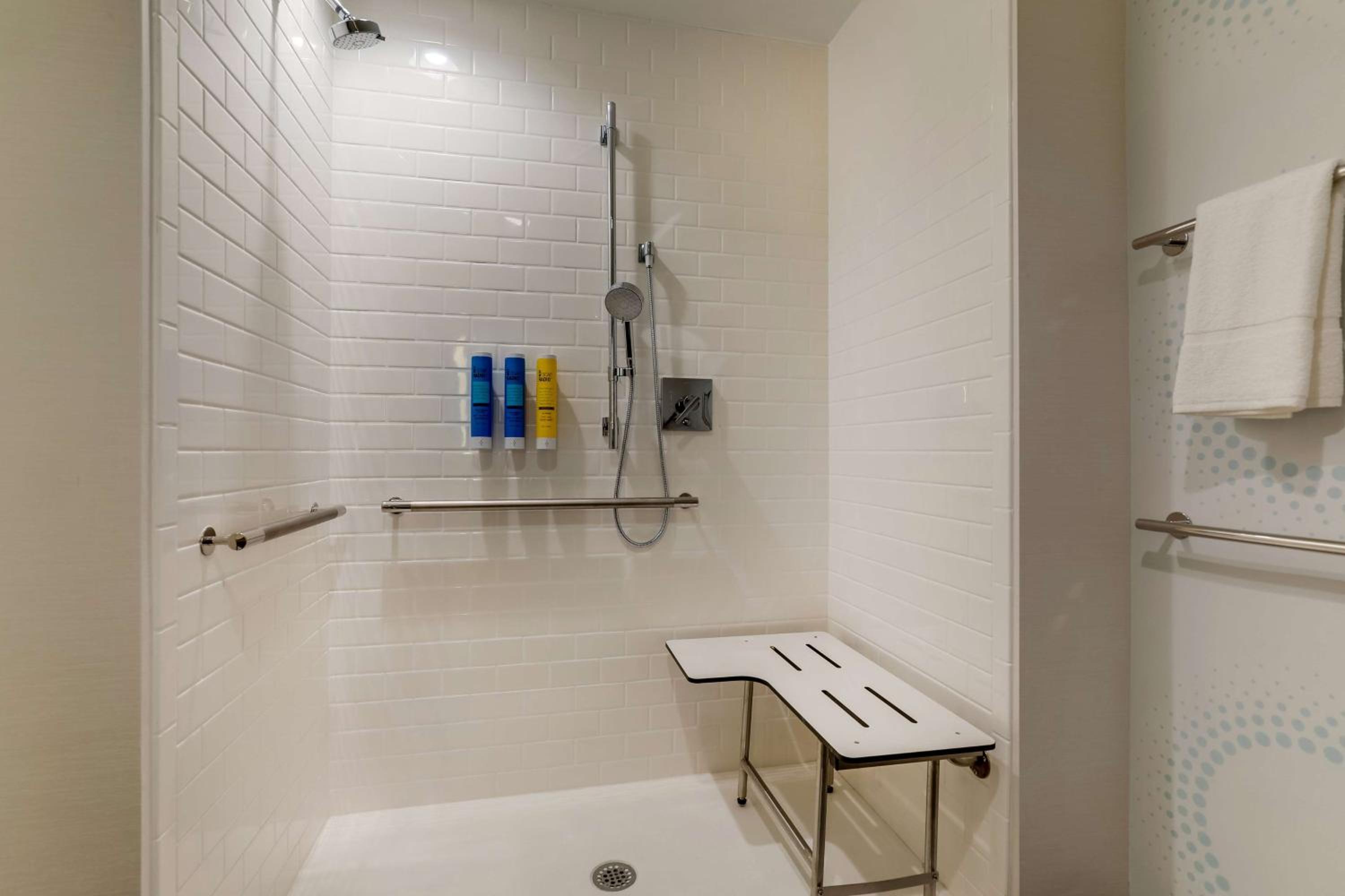 Queen Room with Two Queen Beds and Roll-In Shower - Mobility and Hearing Access - Photo 2