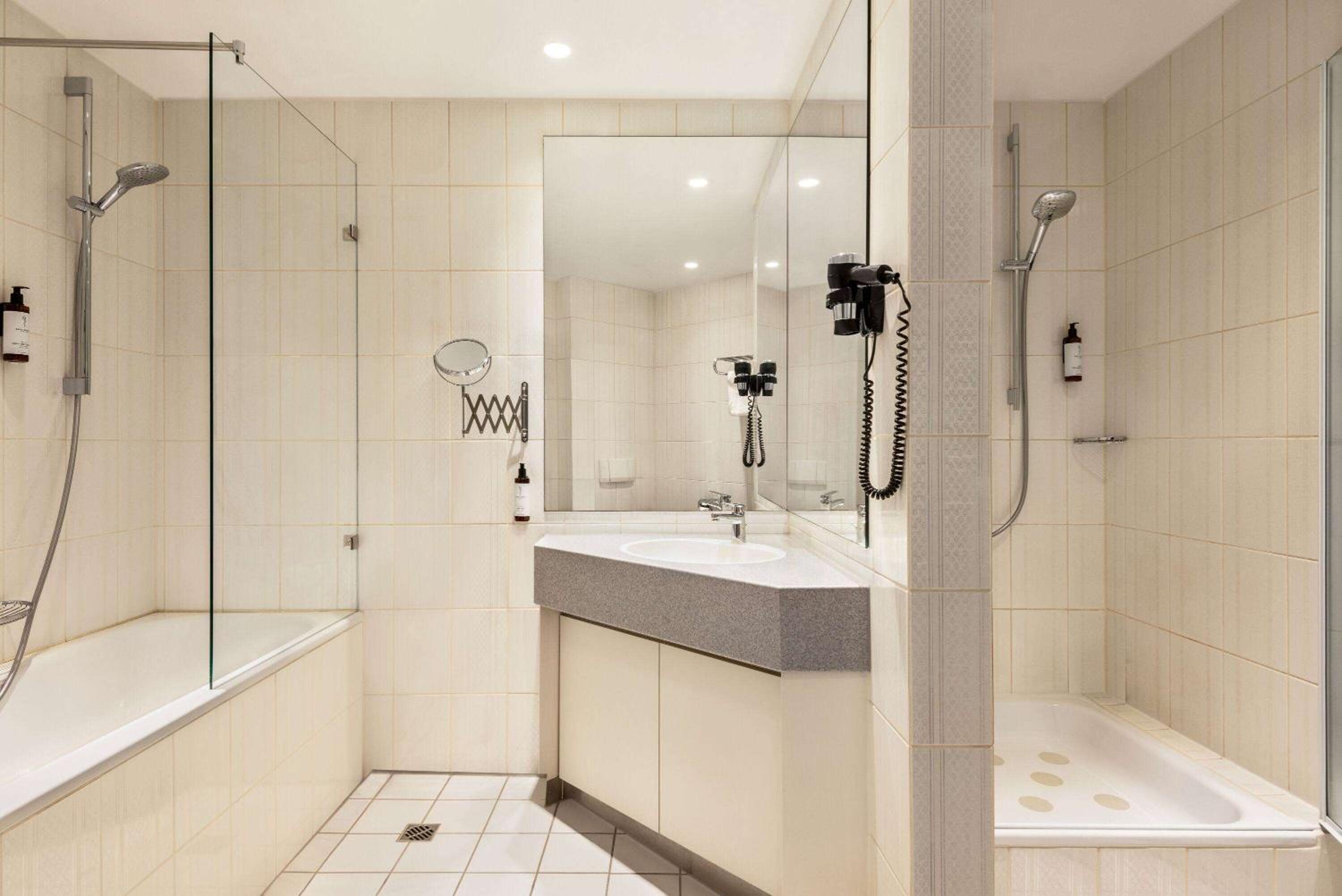 Suite - Photo 2