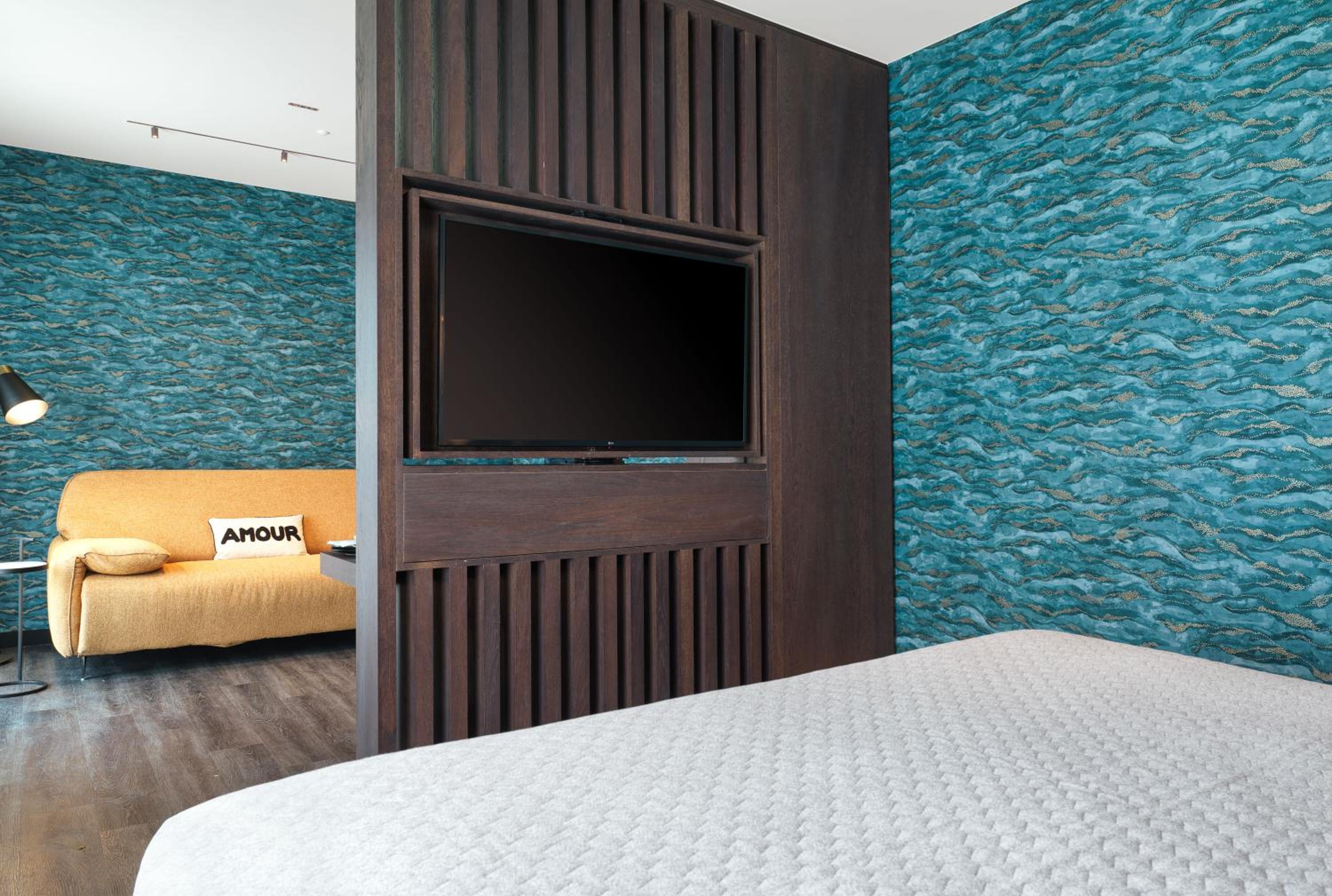 NYX Executive Suite with Lounge Access thumbnail 5
