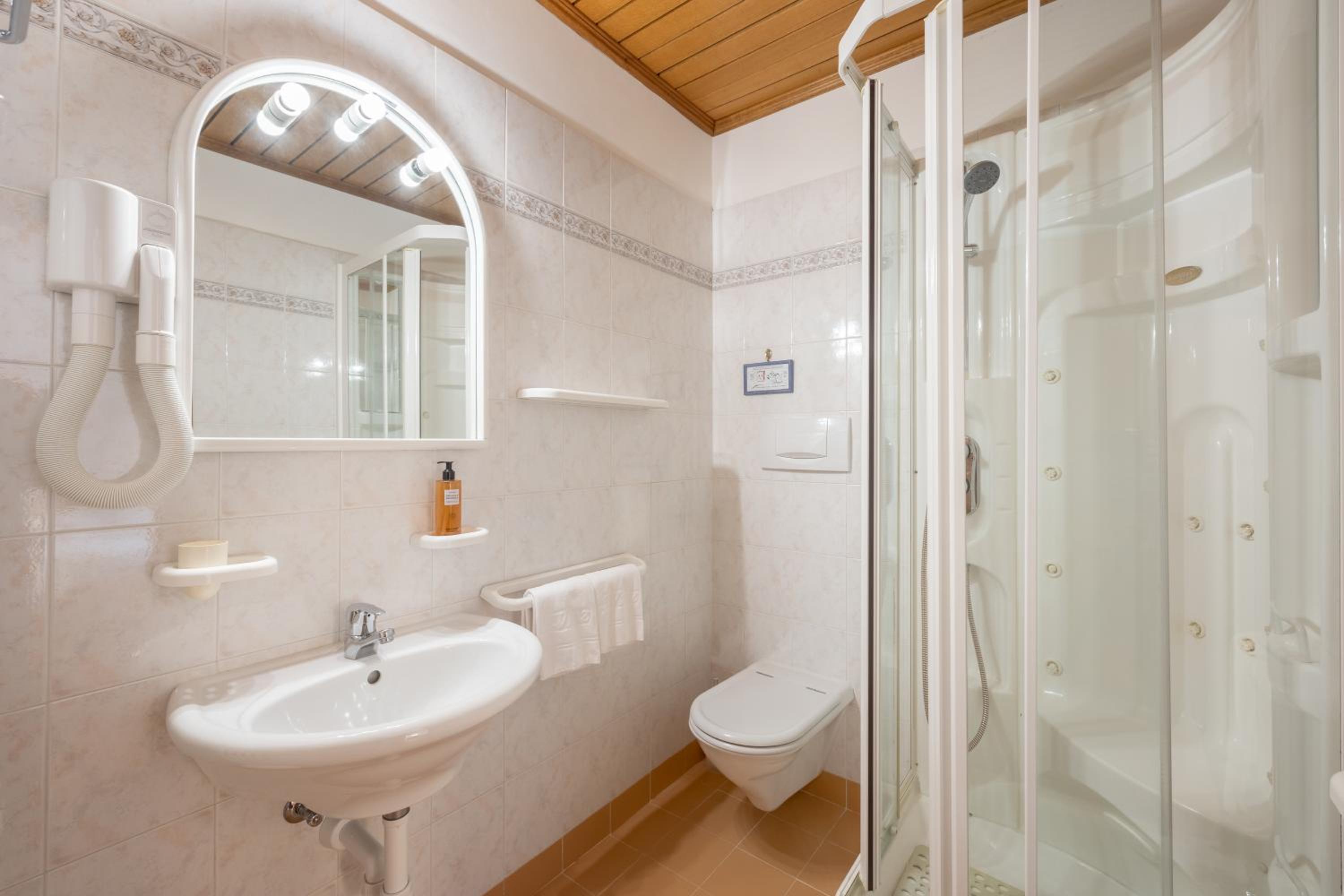Classic Triple Room photo 2