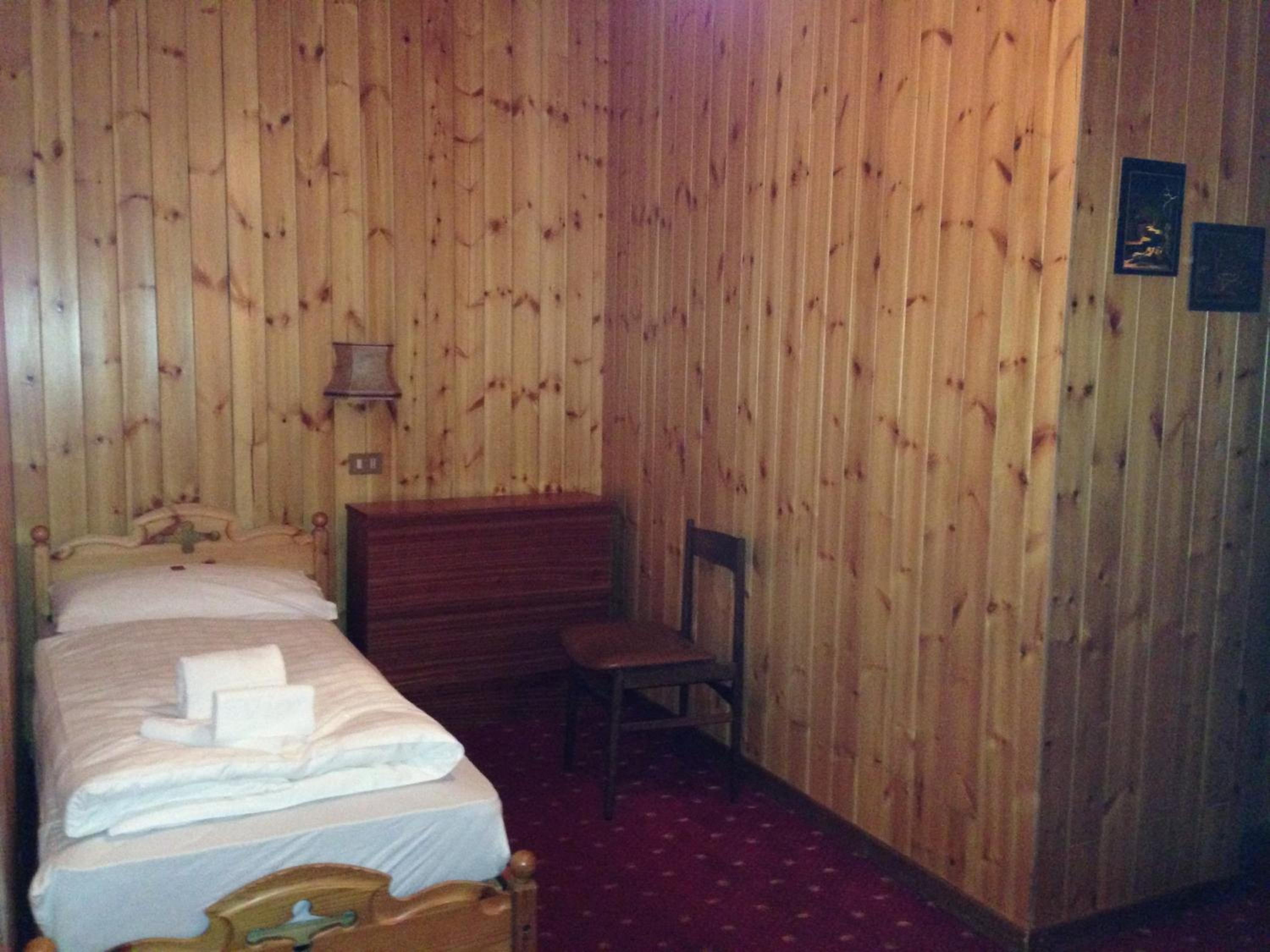 Economy Triple Room photo 1