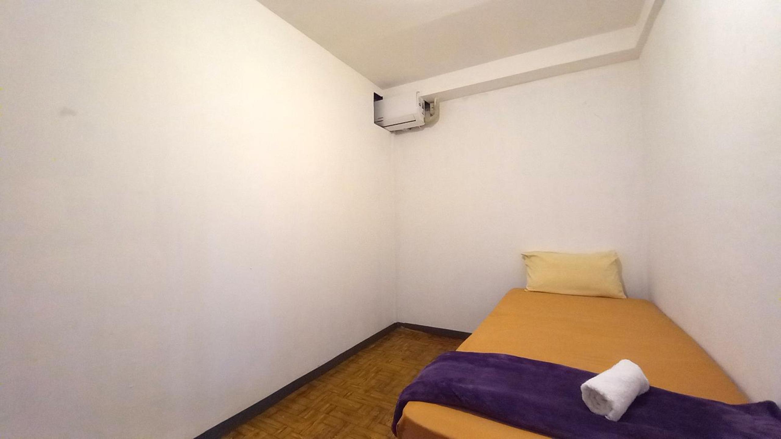 Single Bed In Dormitory Room photo 3