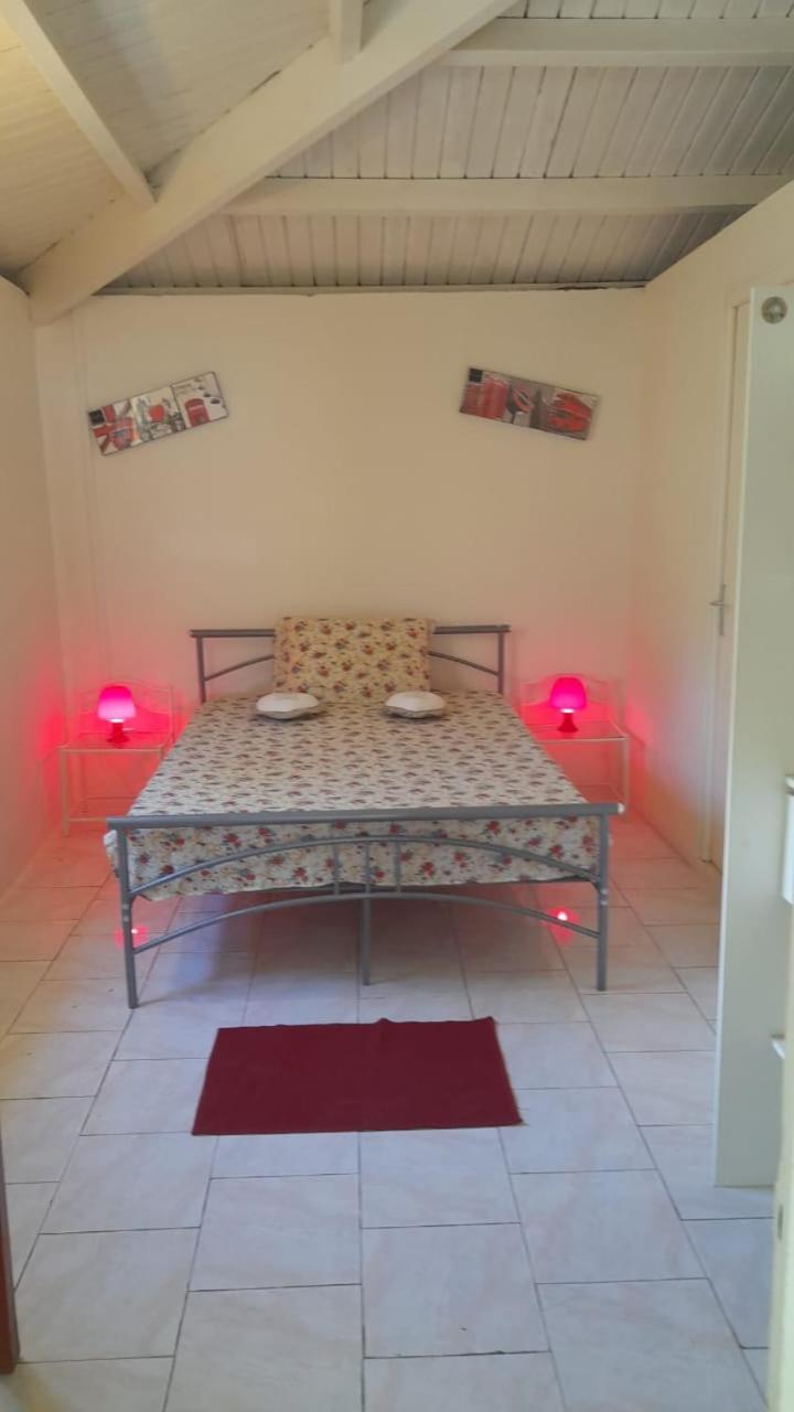 One-Bedroom House photo 1