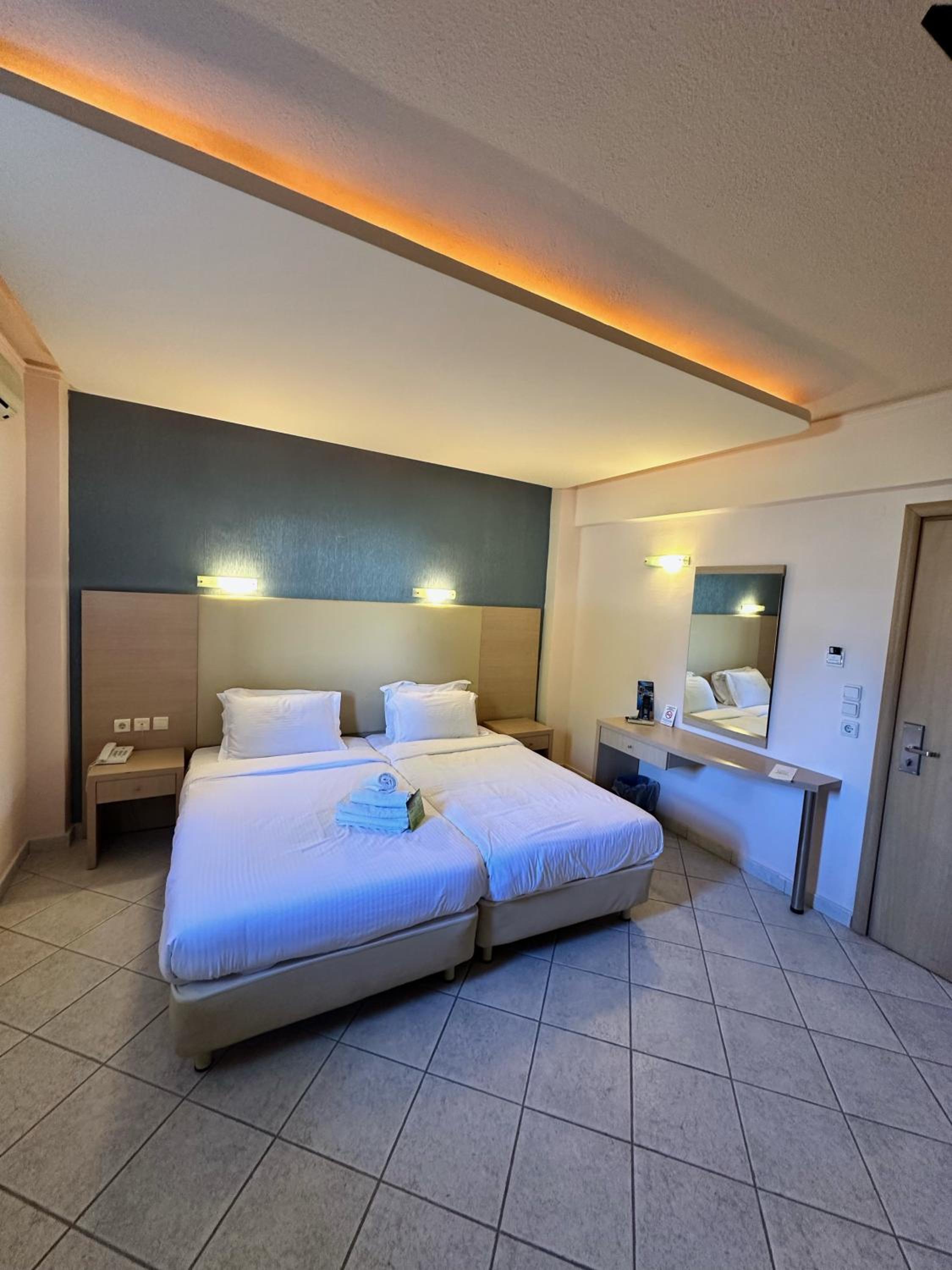 Twin Room - Disability Access photo 1