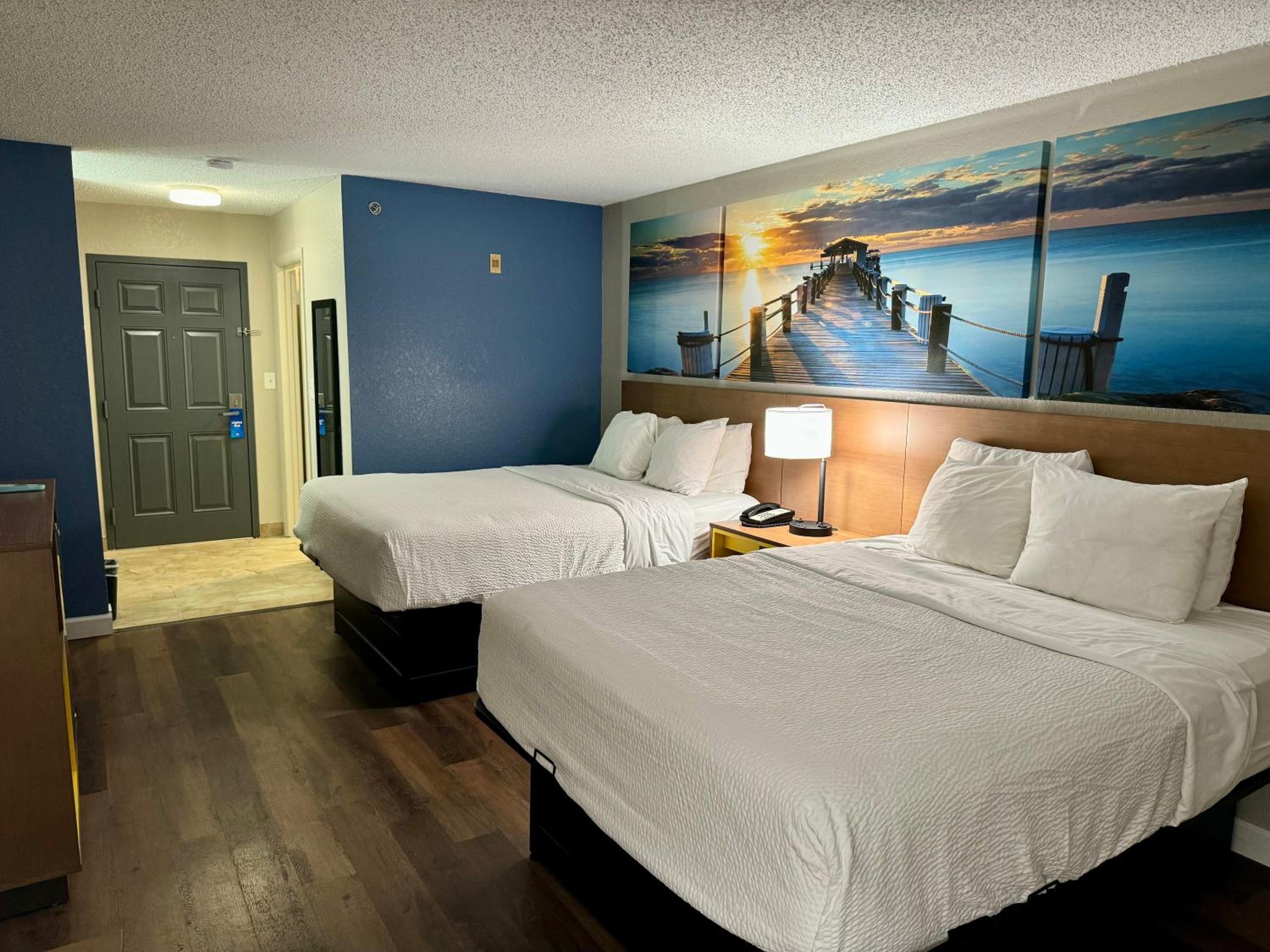 Queen Room with Two Queen Beds  - Non-Smoking - Photo 5