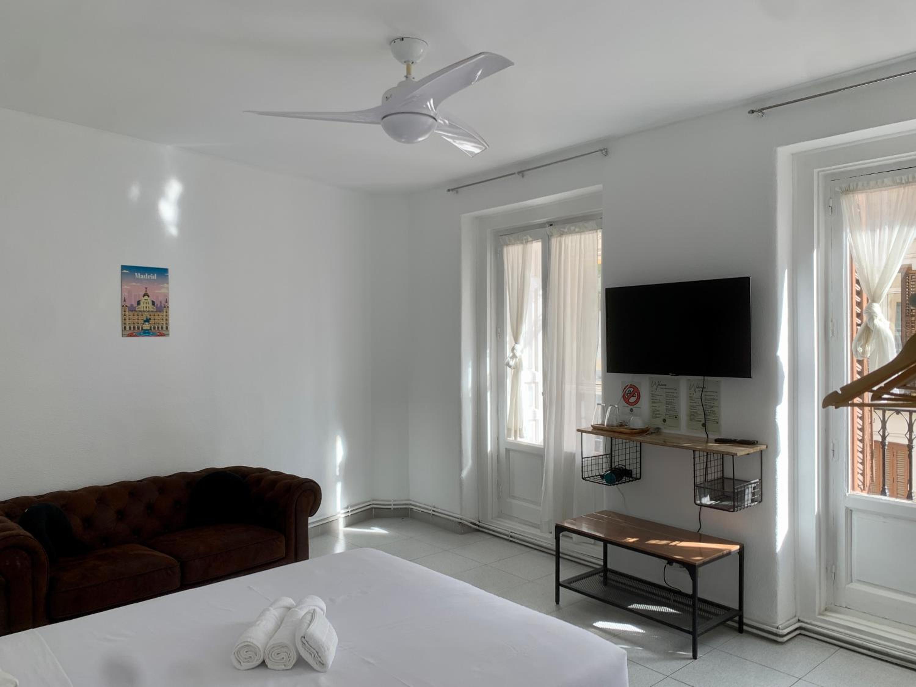 Double Room with Shared Bathroom photo 3