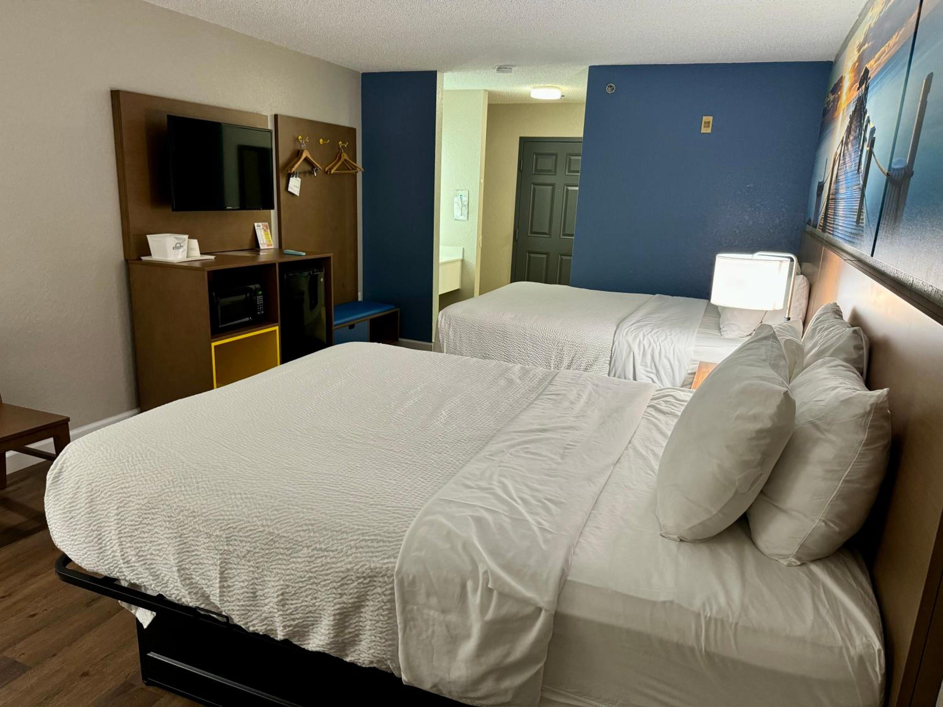 Queen Room with Two Queen Beds  - Non-Smoking - Photo 6