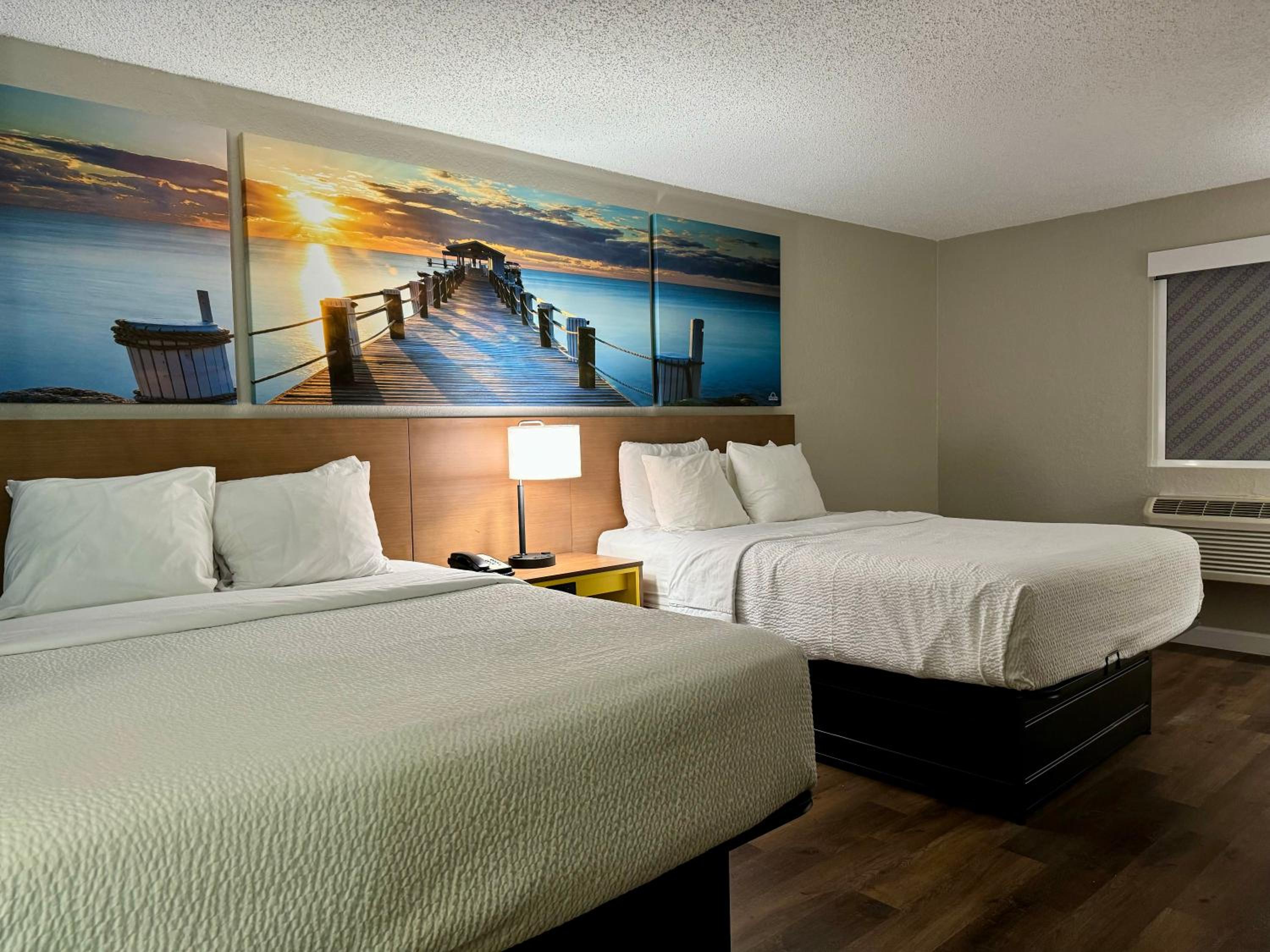 Queen Room with Two Queen Beds  - Non-Smoking - Photo 7