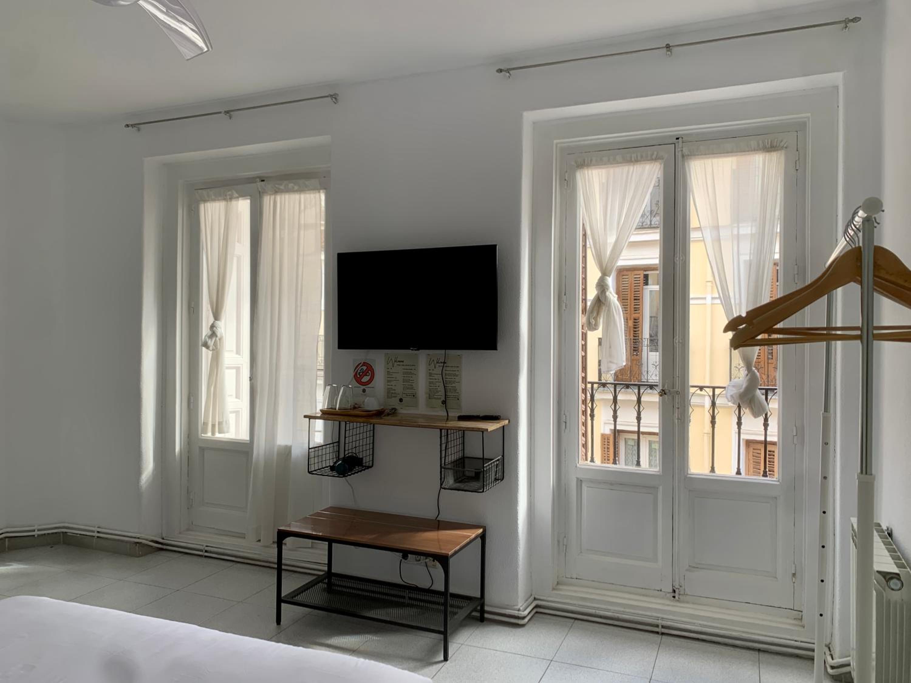 Double Room with Shared Bathroom photo 2