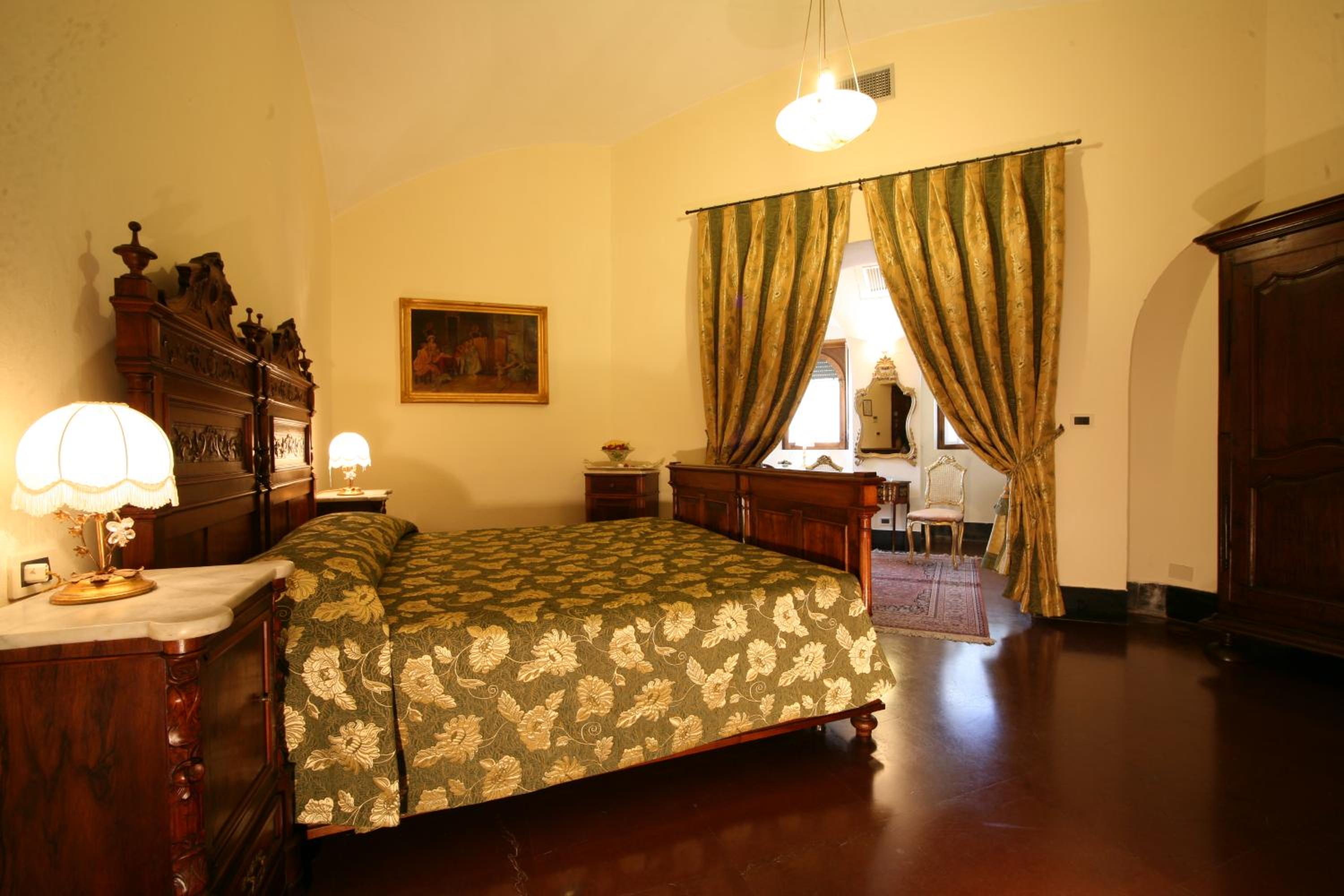 Double Room - Photo 7