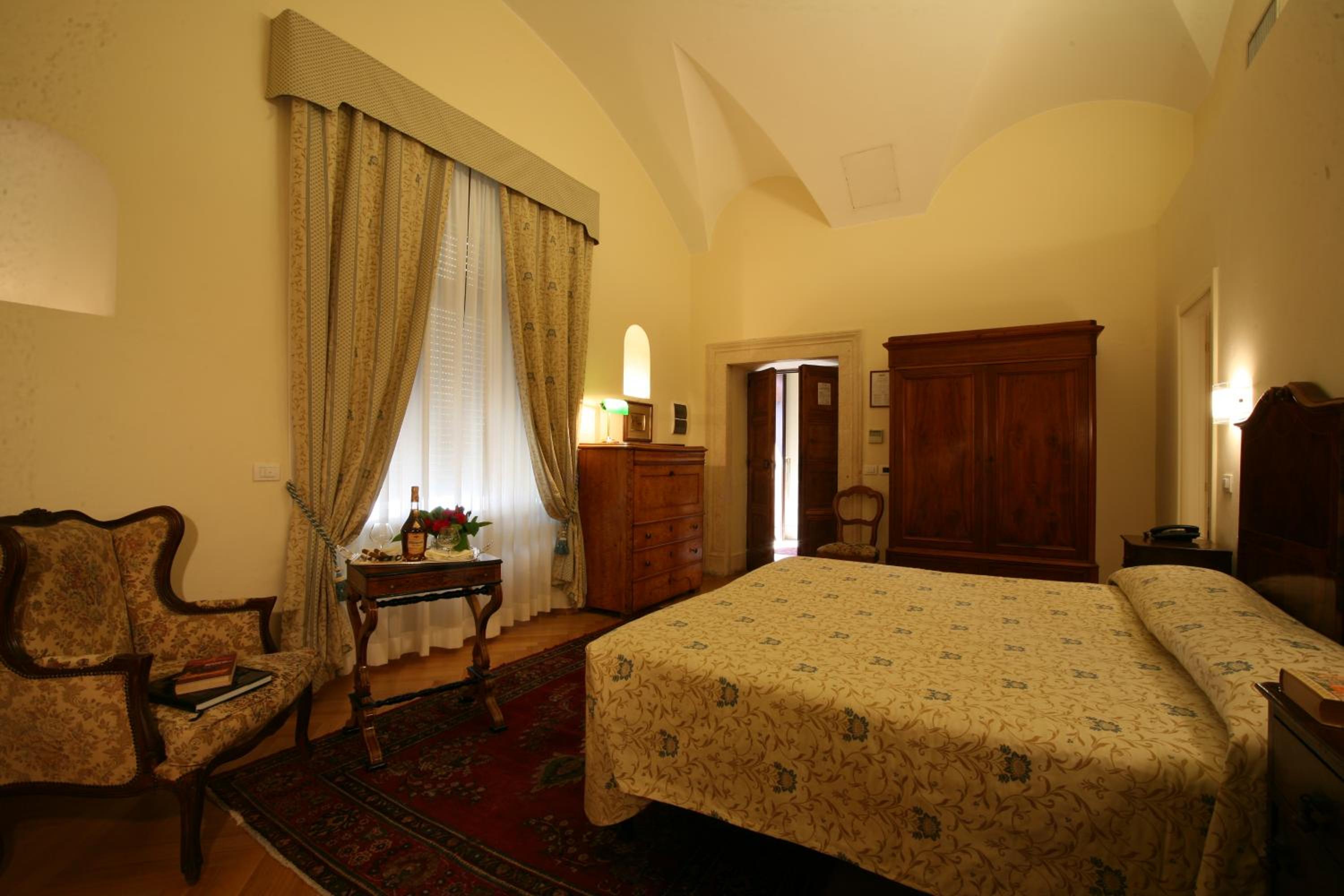 Double Room - Photo 5