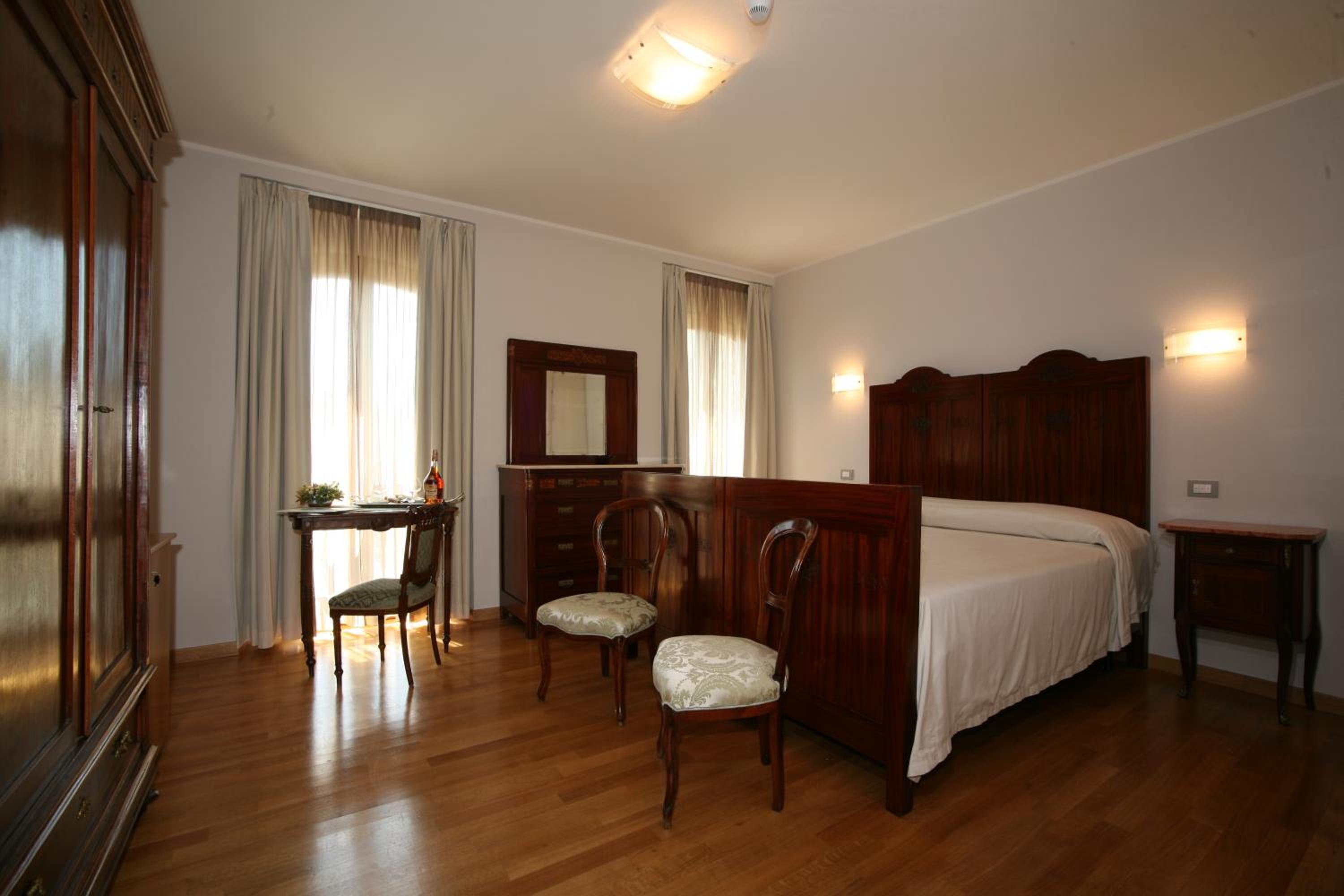 Double or Twin Room - Photo 1