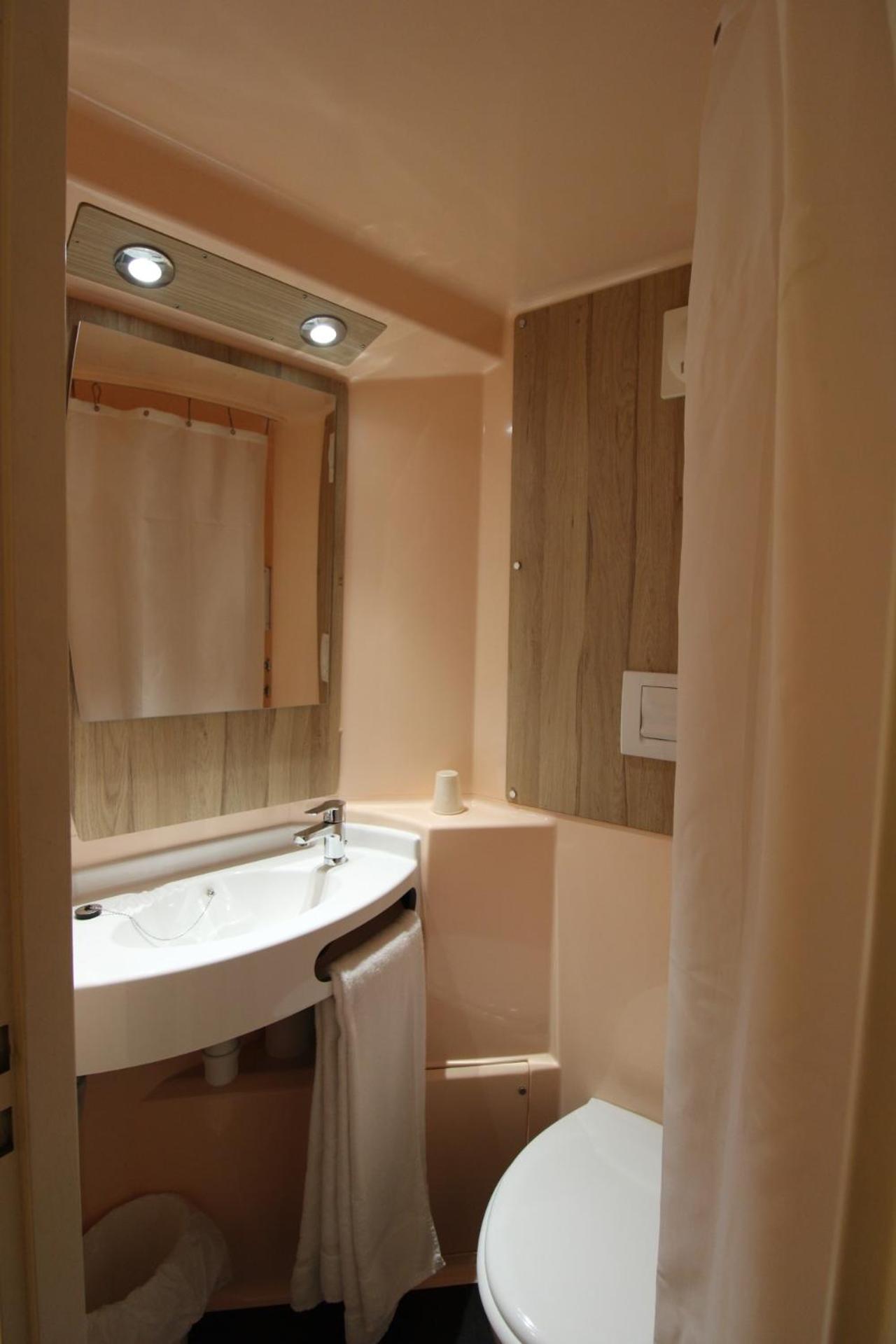 Double Room with 1 Double Bed - Photo 4