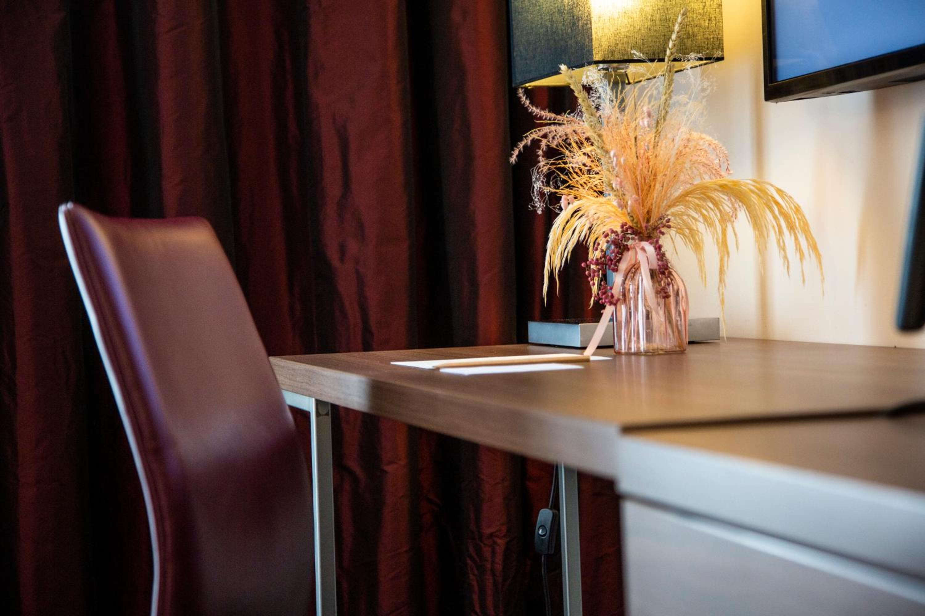 Executive Room with Spa Access - Photo 3