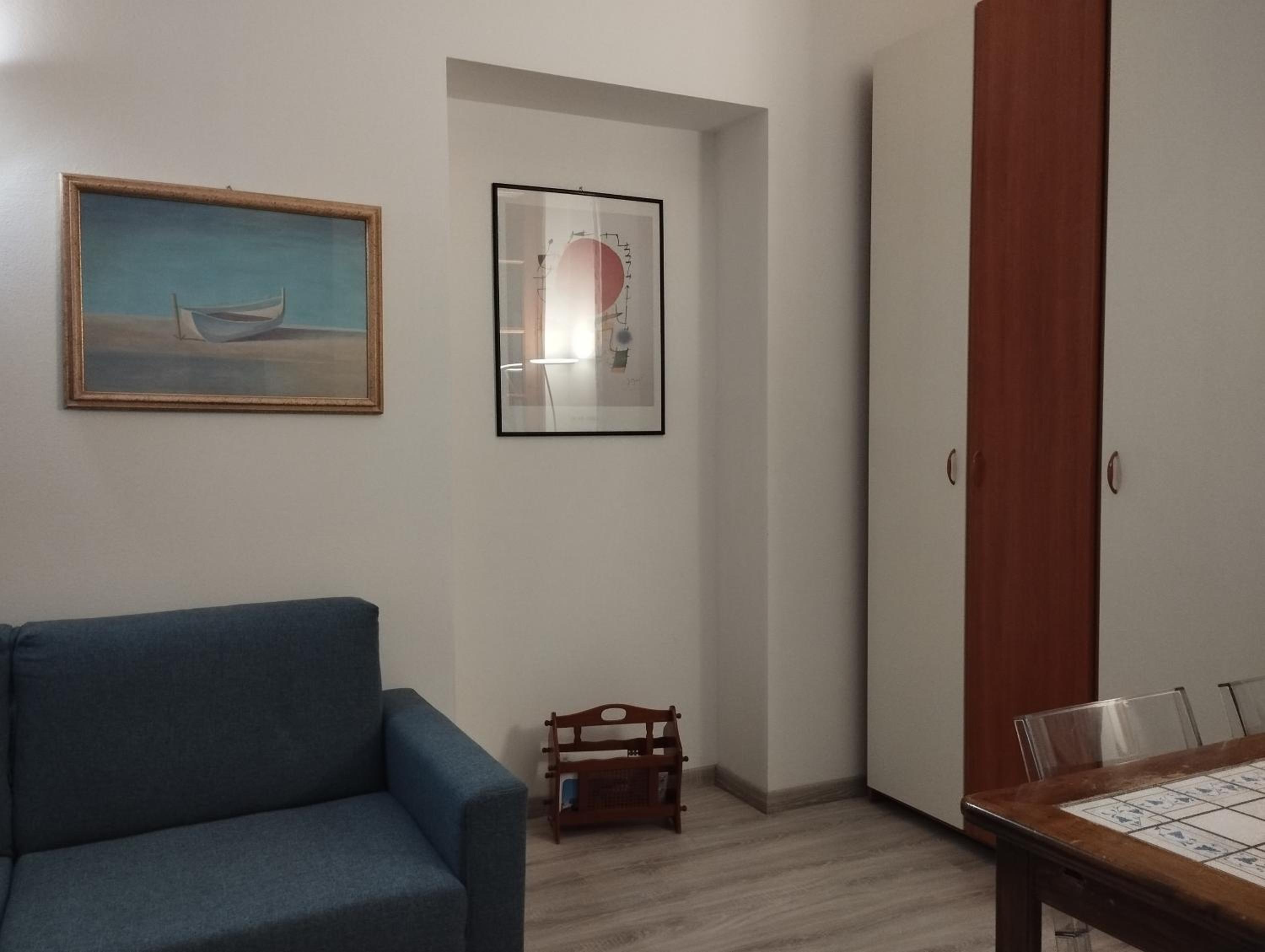 One-Bedroom Apartment - Photo 3