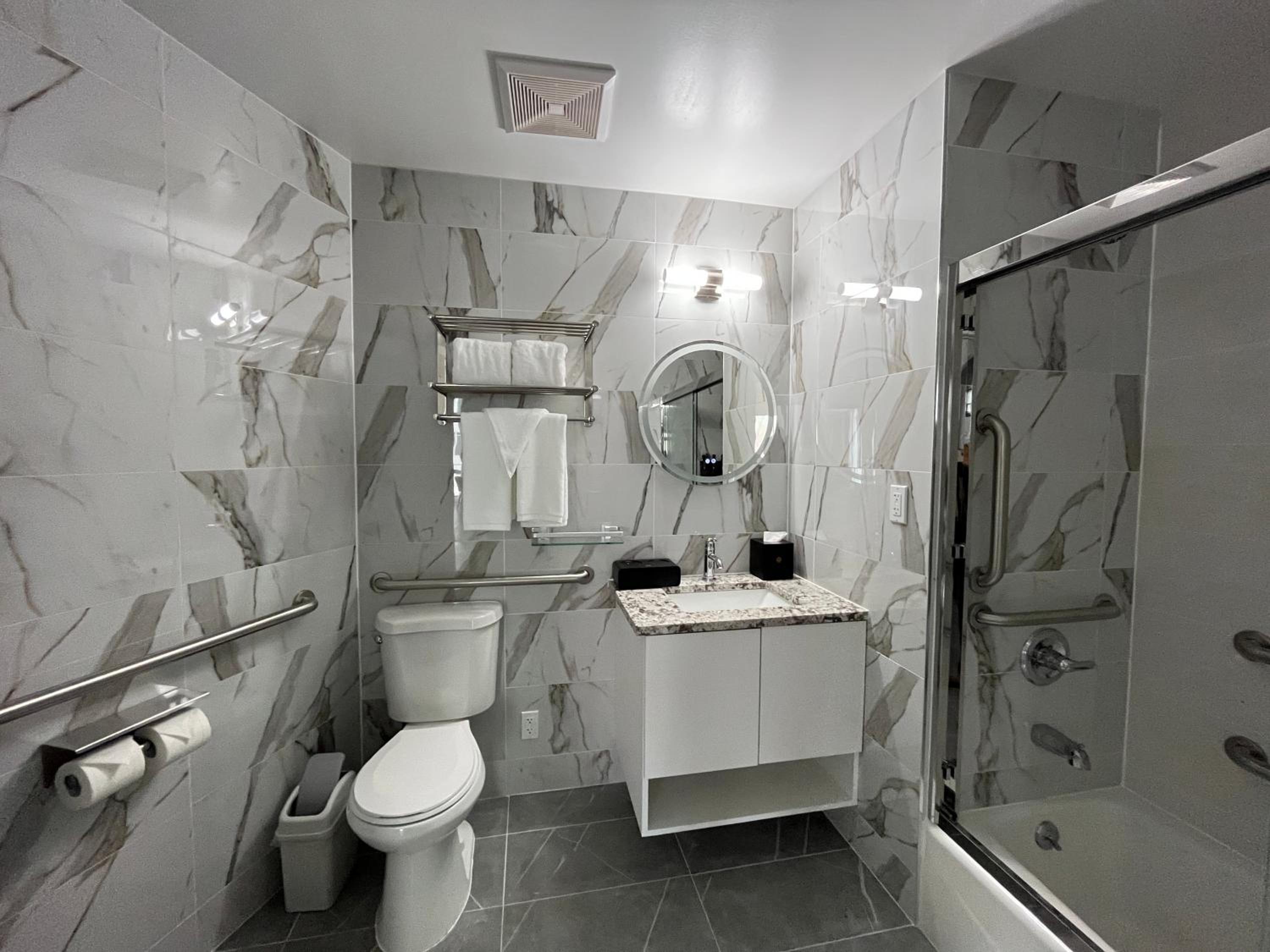 Suite with City View photo 3