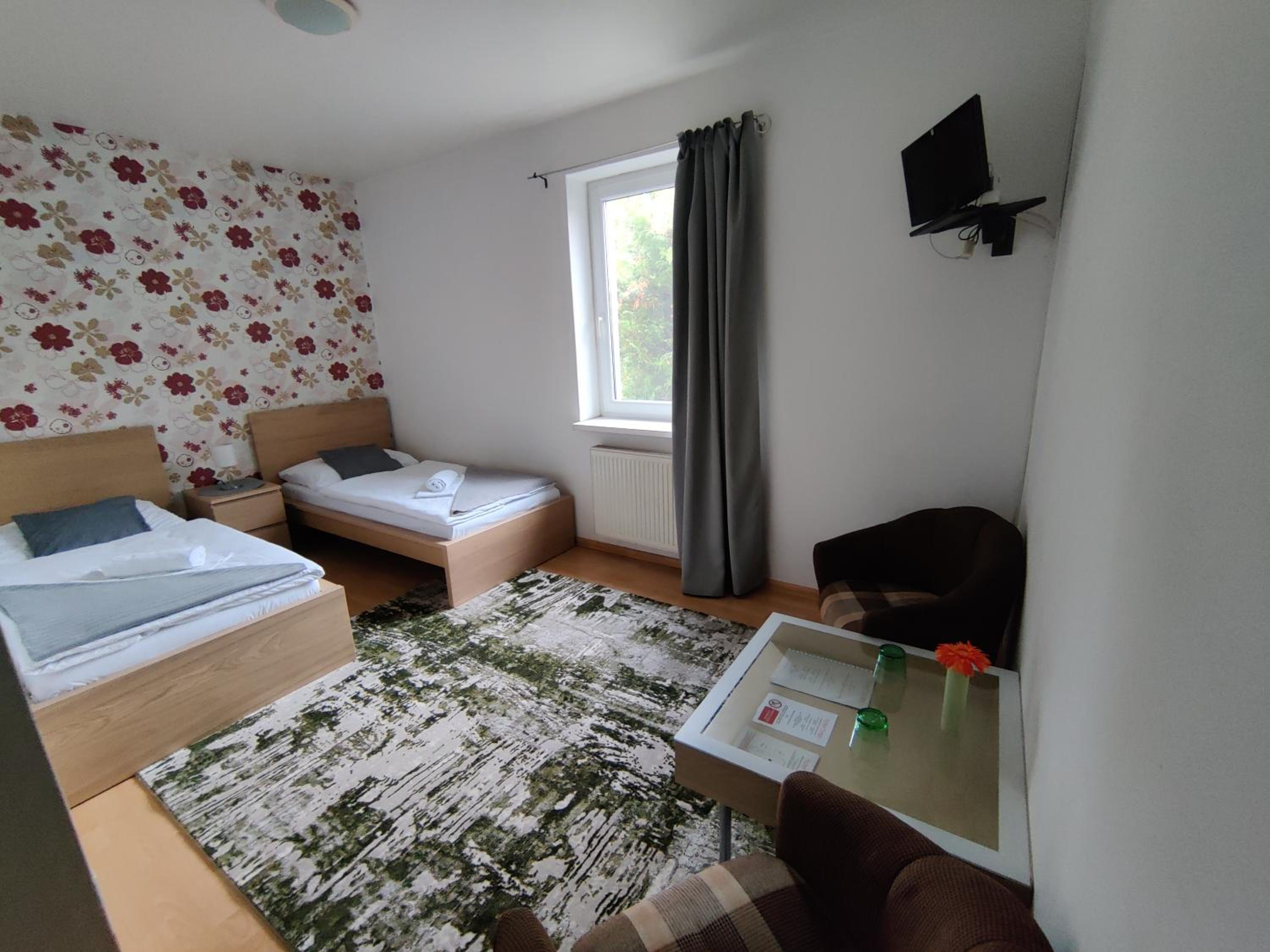 Twin Room with Bath photo 2