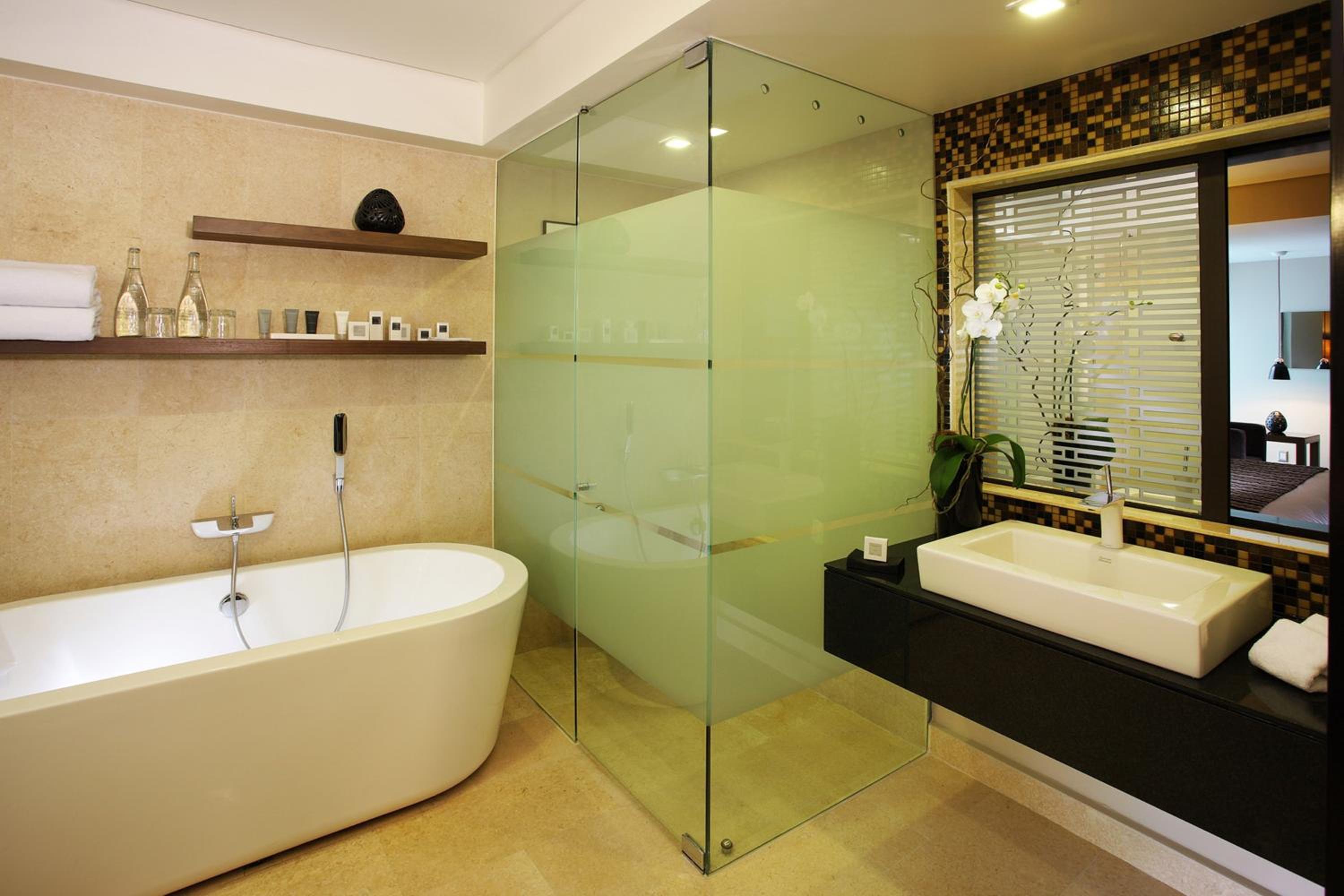 Executive Junior Suite with City View - Photo 11