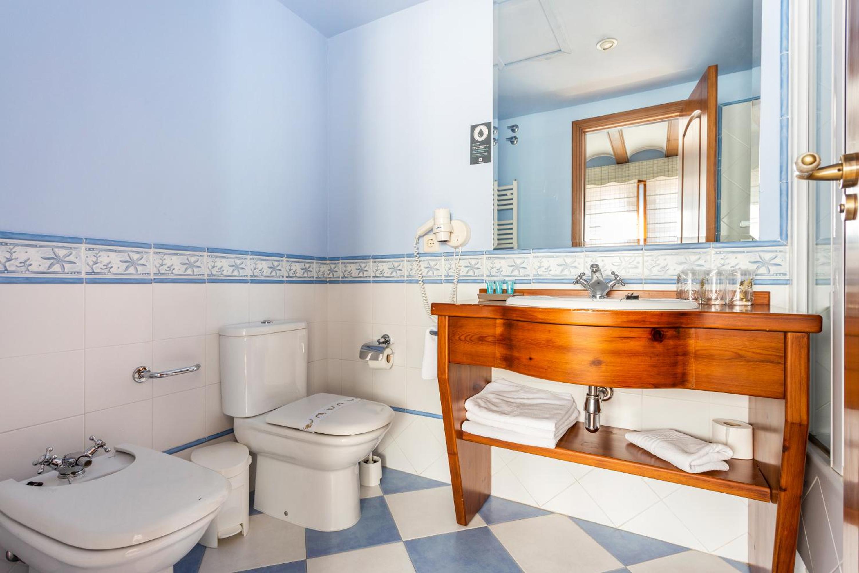 Triple Room with Bath photo 2