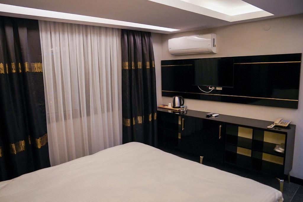 Budget Double Room photo 3