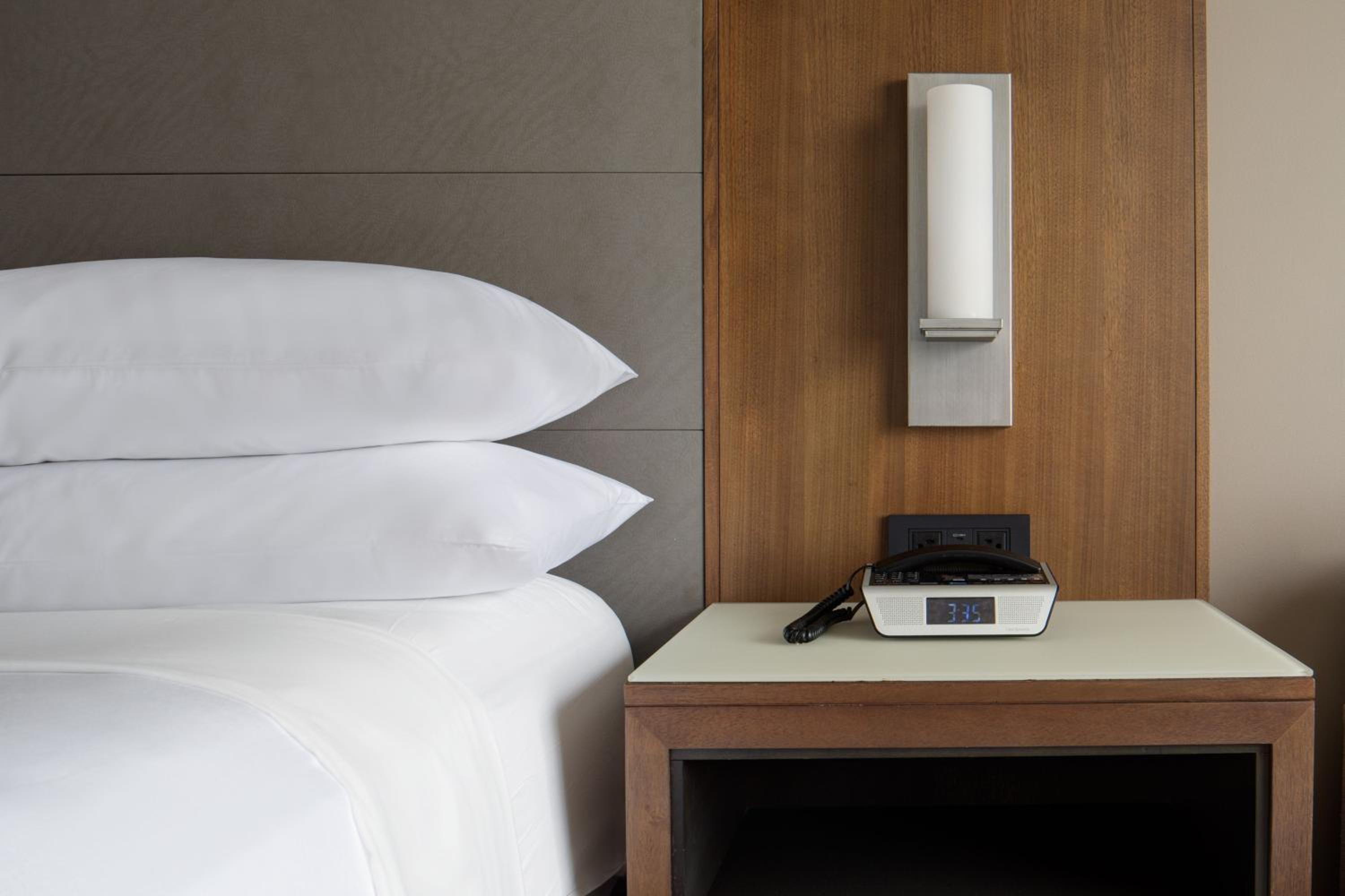 Concierge Level Guest Room, King Bed - Photo 6