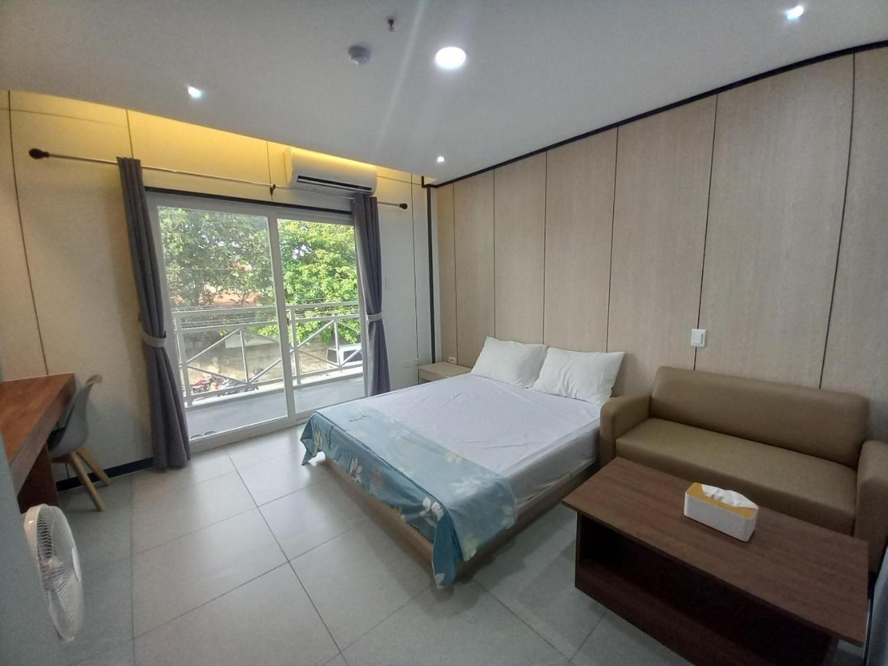 Deluxe Queen Room