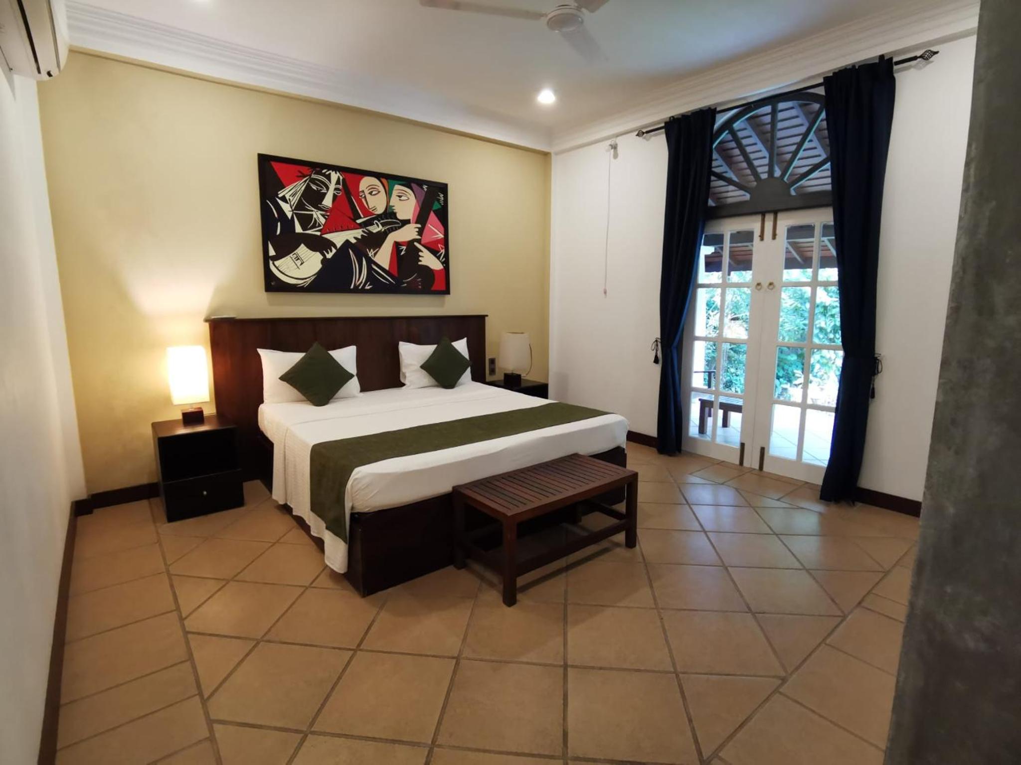 Standard Double Room with One Way Airport Transfer photo 1