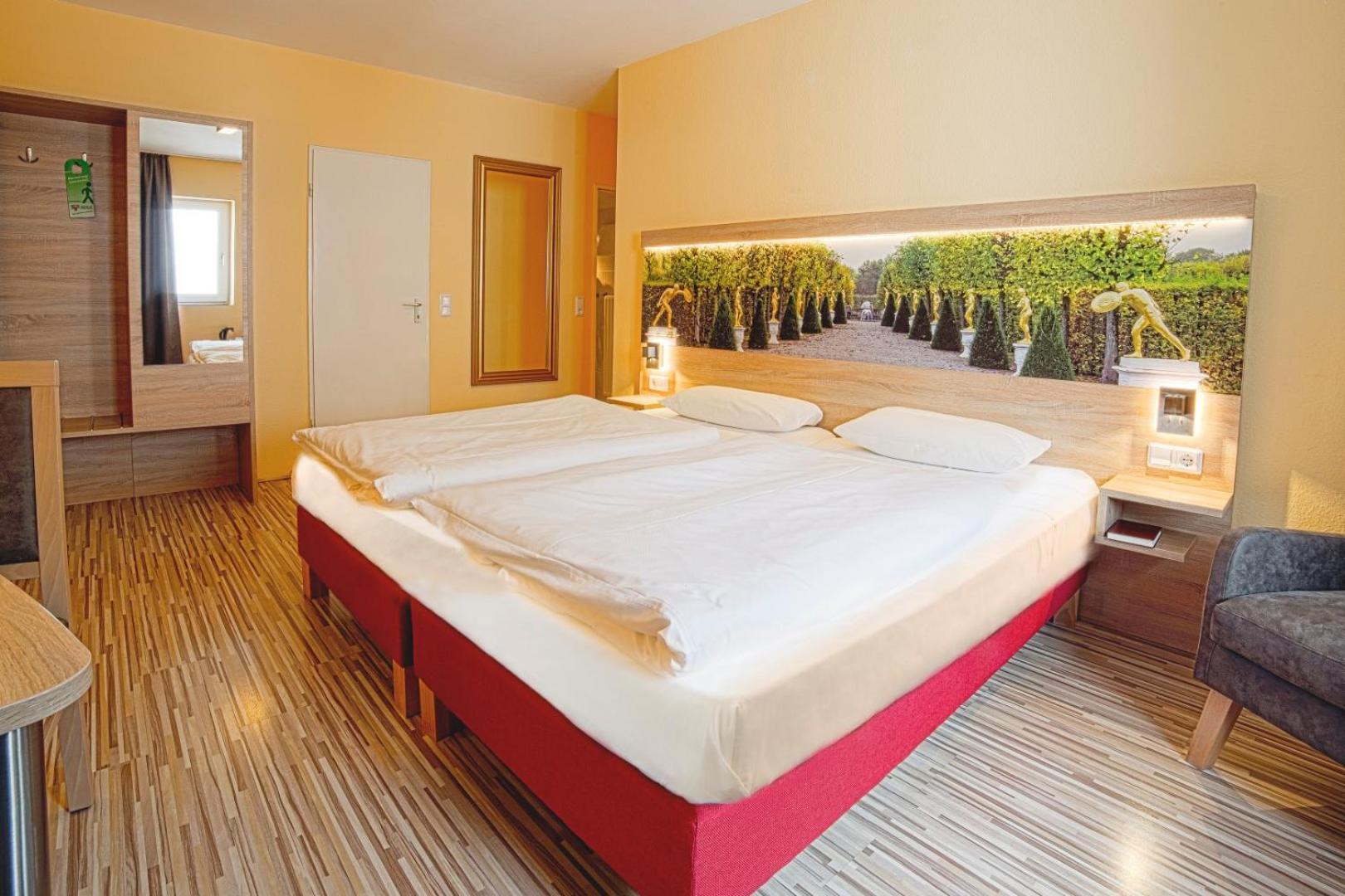 Double Room with Private Bathroom - Photo 2