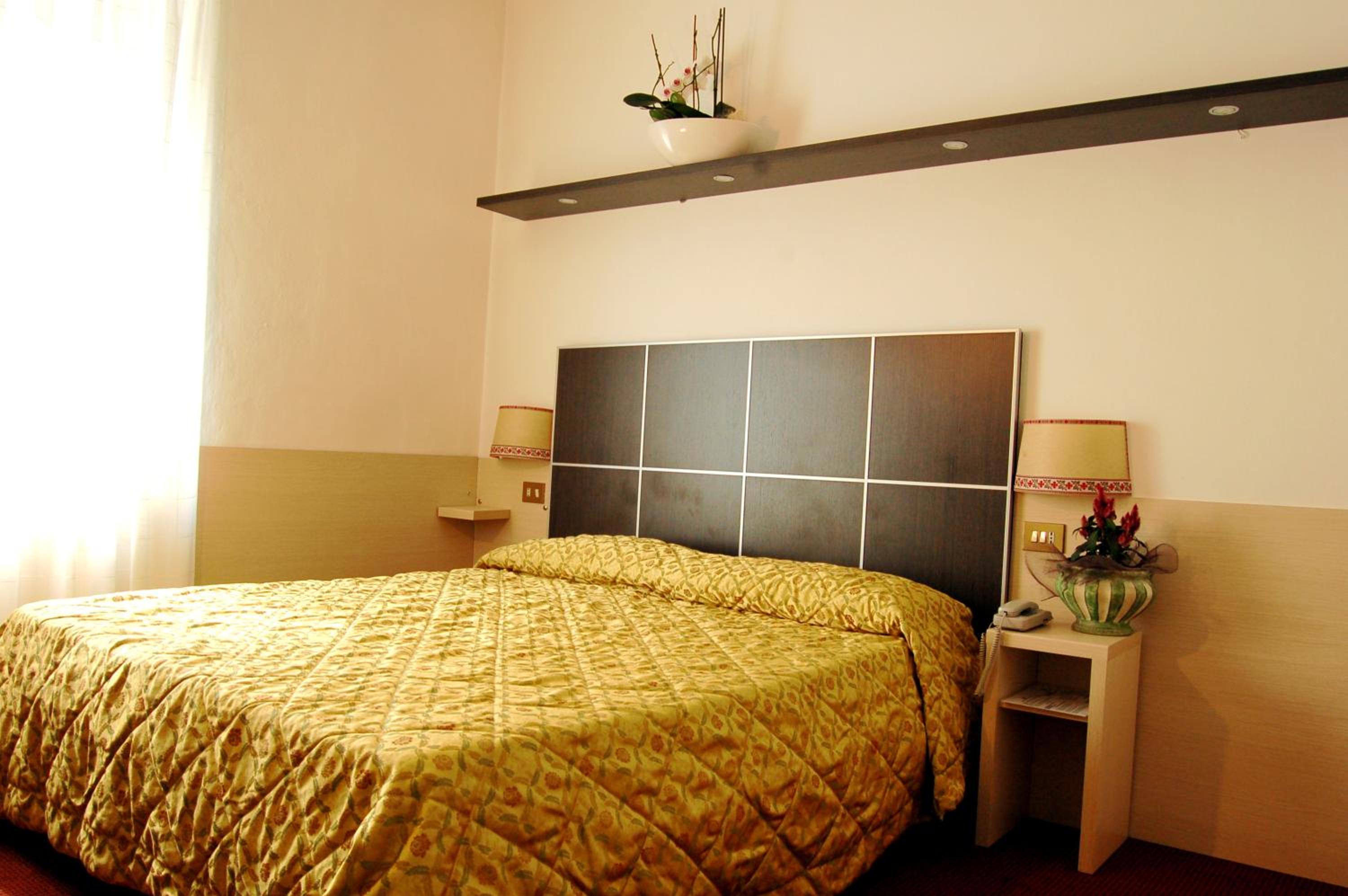 Standard Triple Room - Photo 2