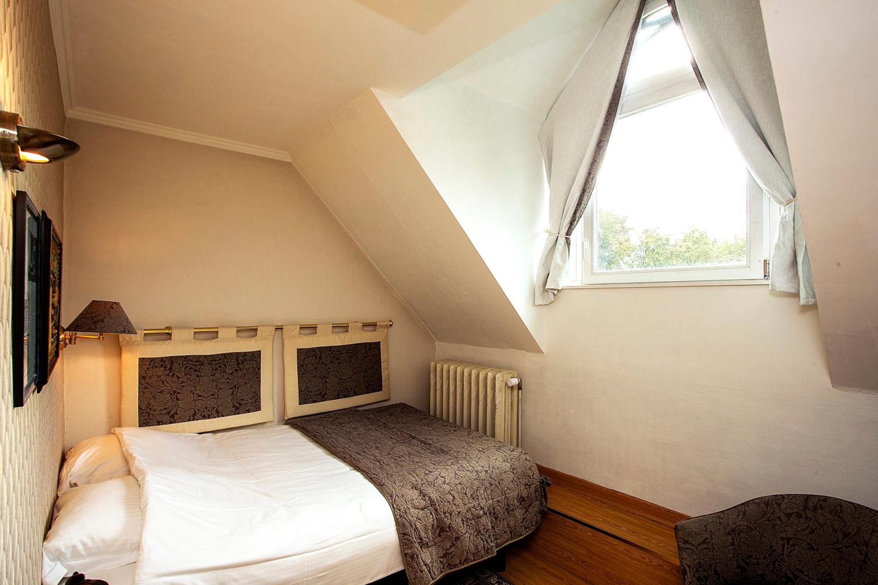 Small Single Room photo 2