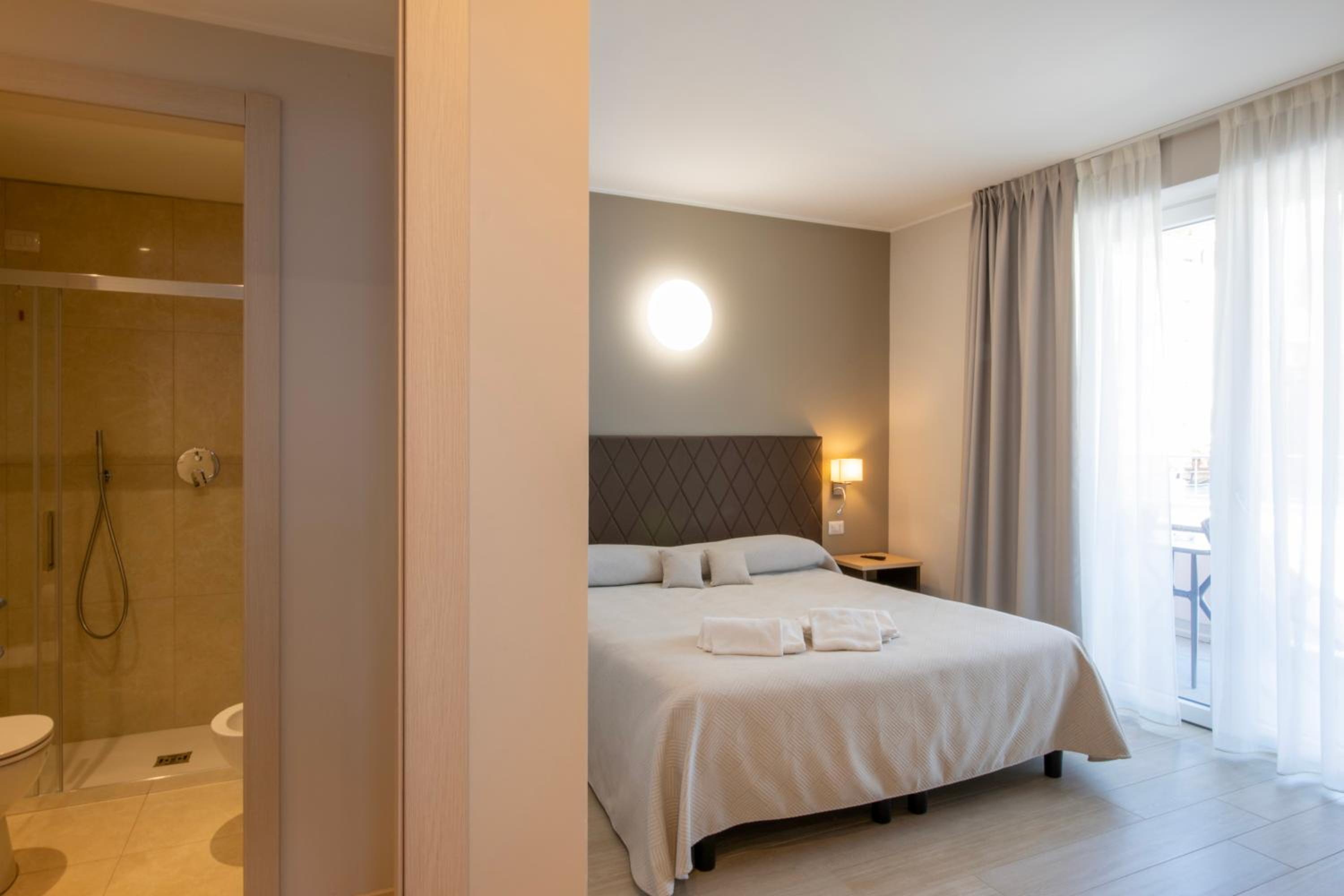Superior Double or Twin Room with Terrace - Photo 18