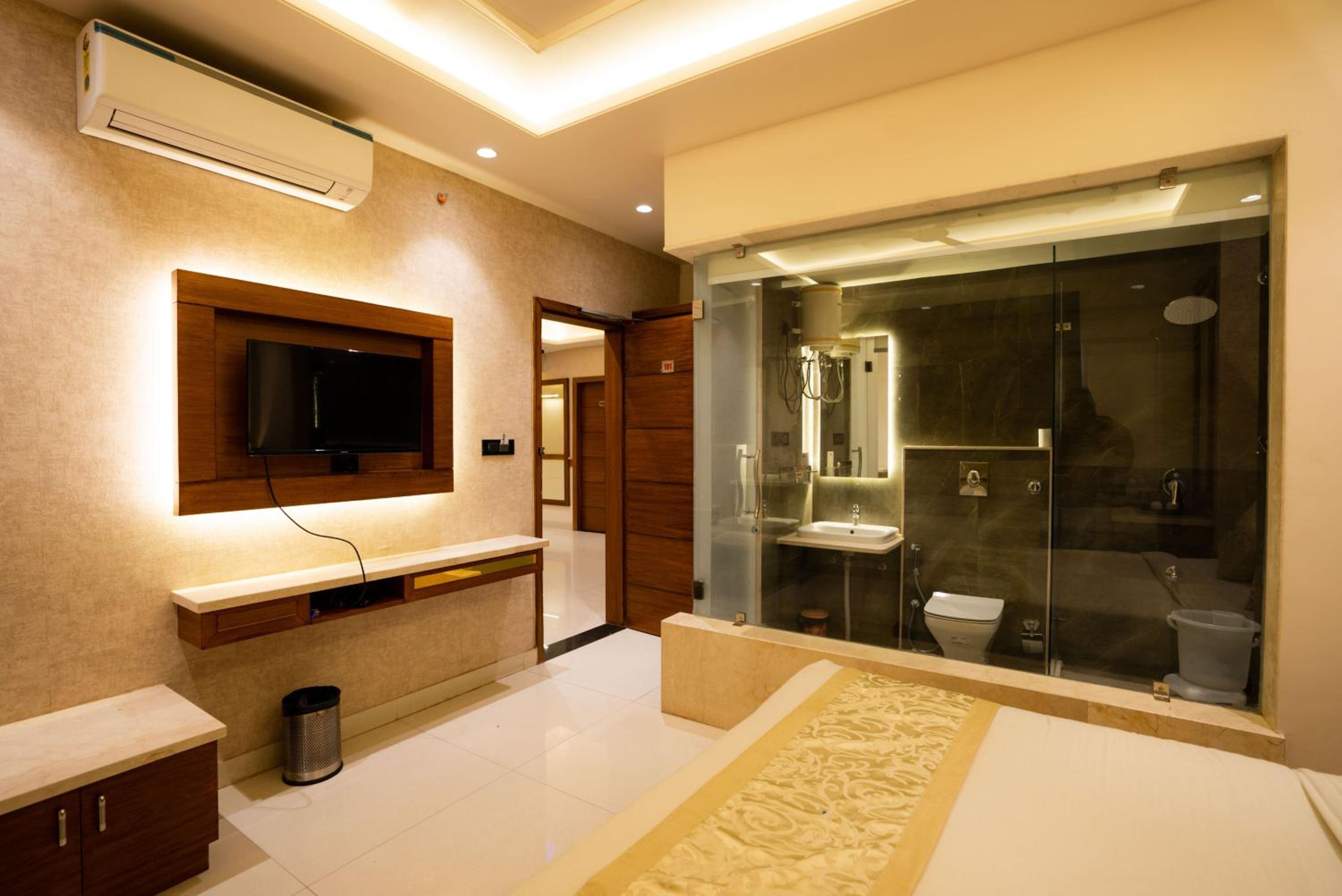 Large Double Room - Photo 5