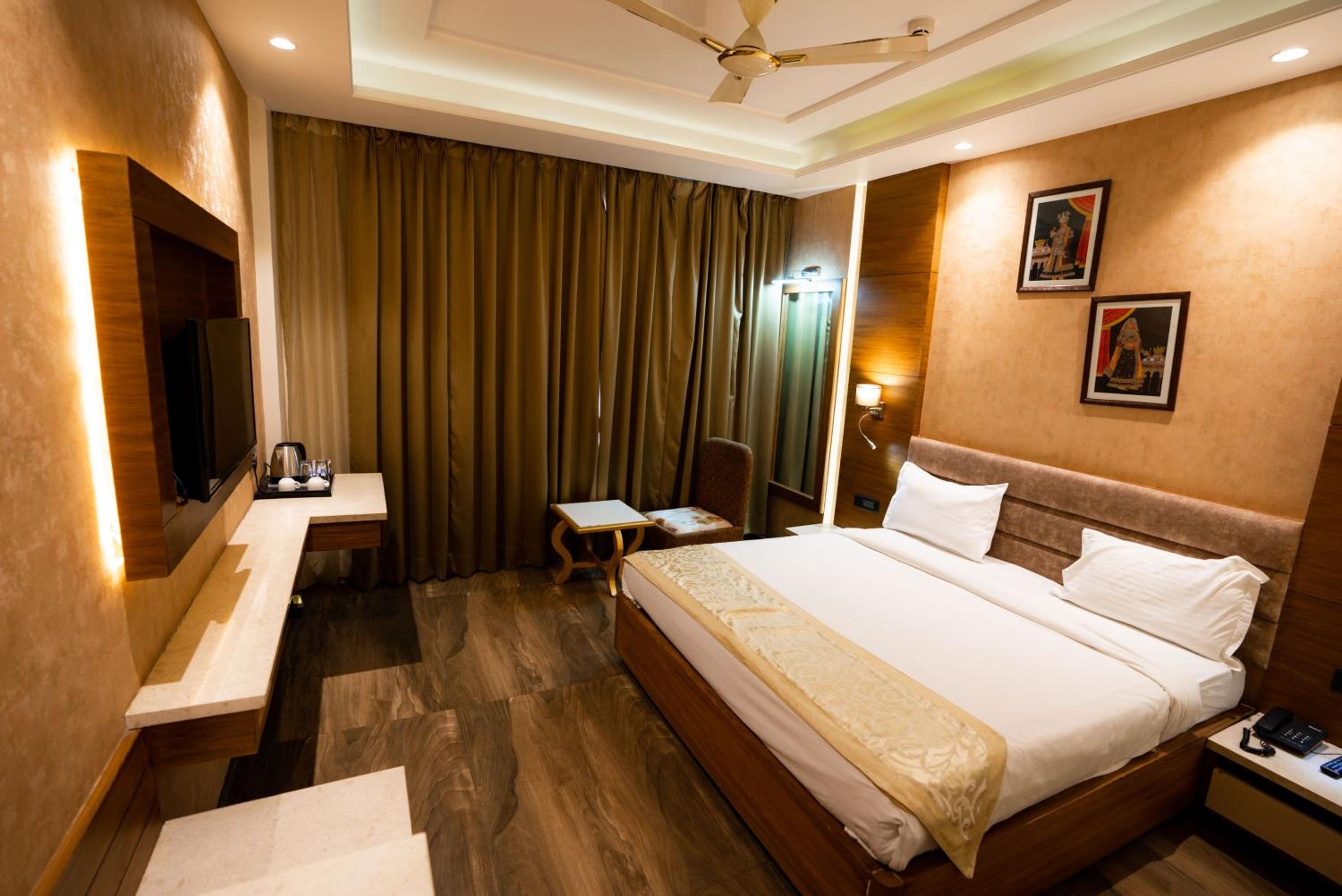 Deluxe Room - Photo 1