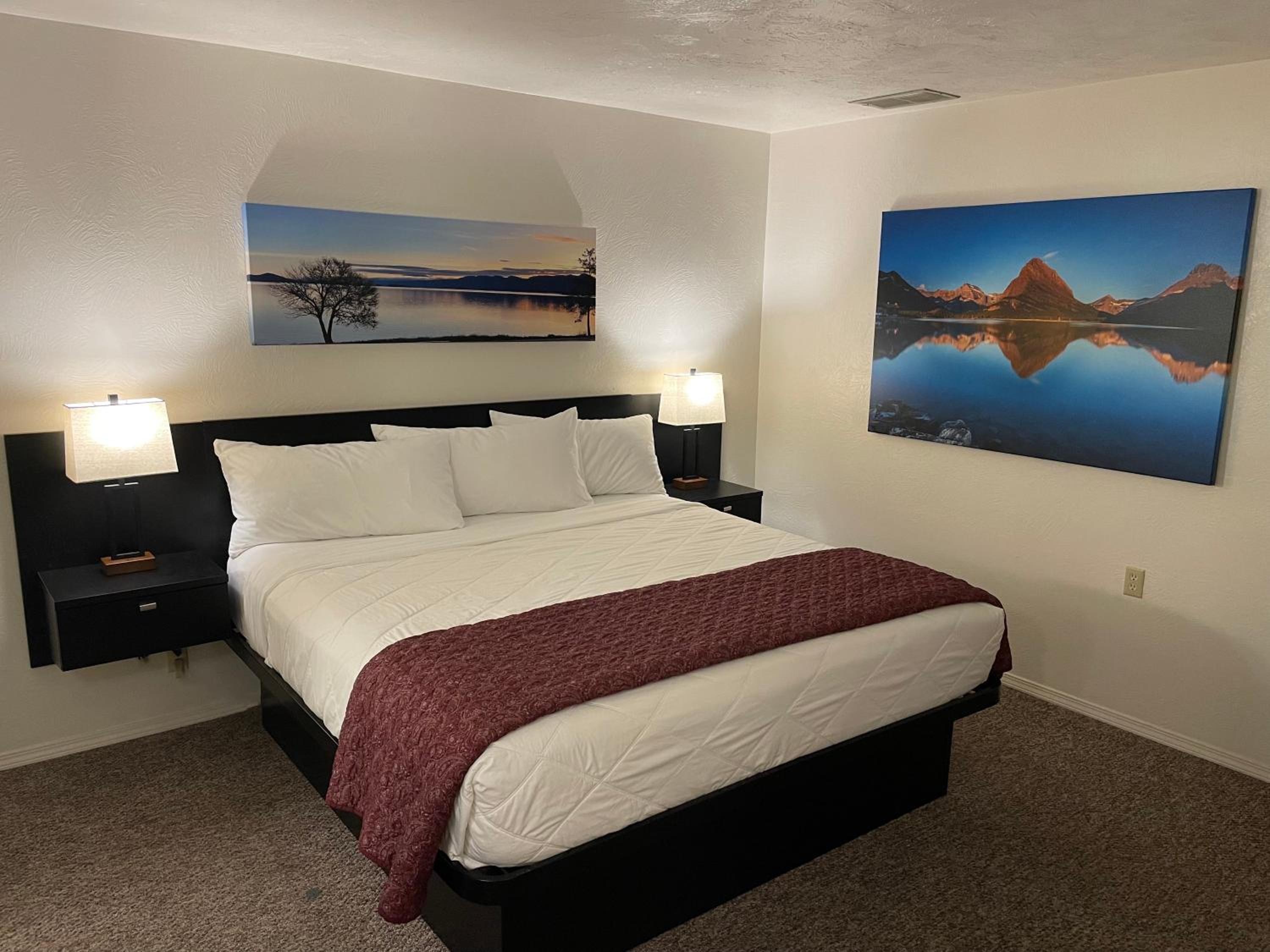 1 King Bed No Window