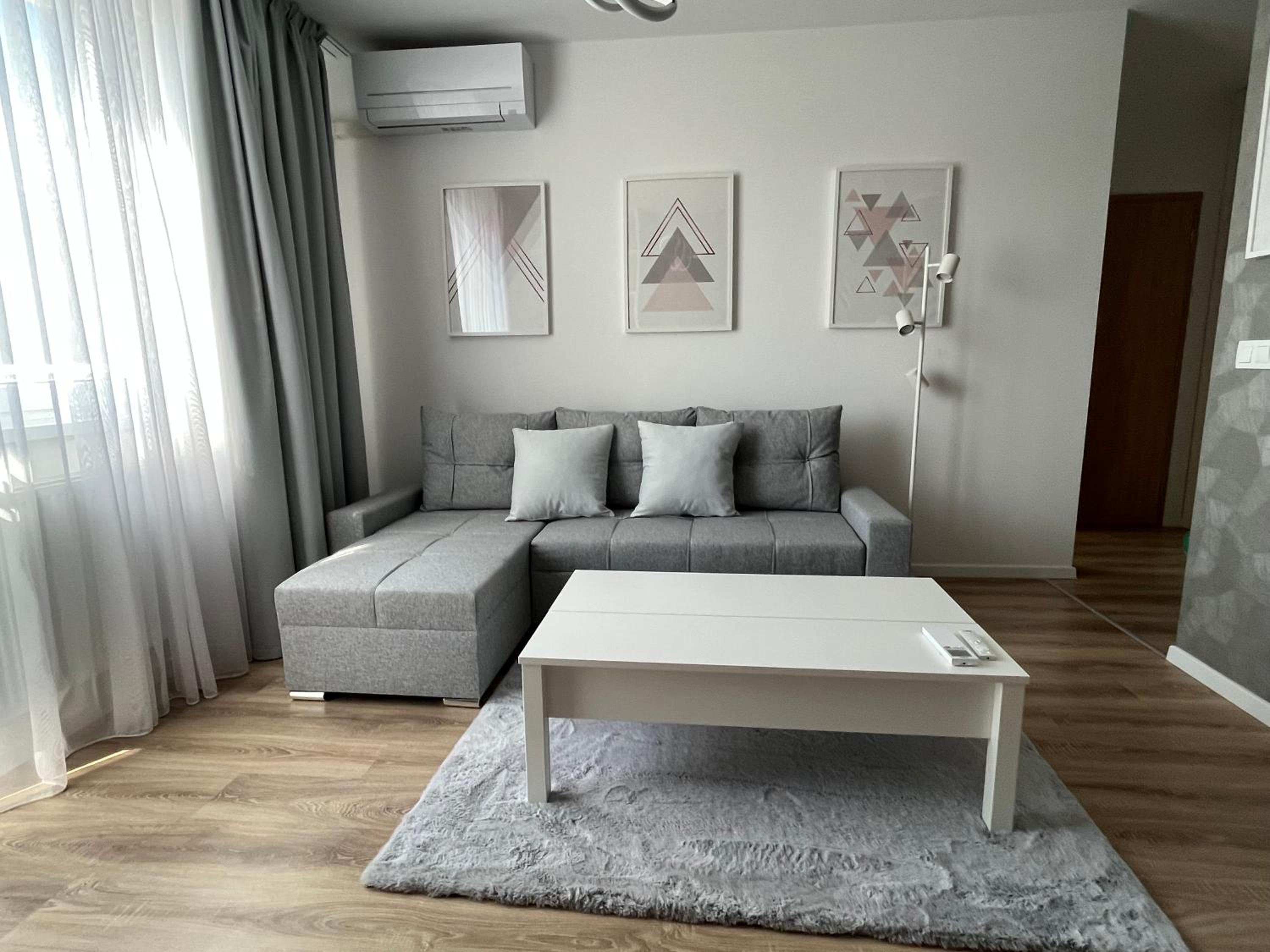 One-Bedroom Apartment photo 1